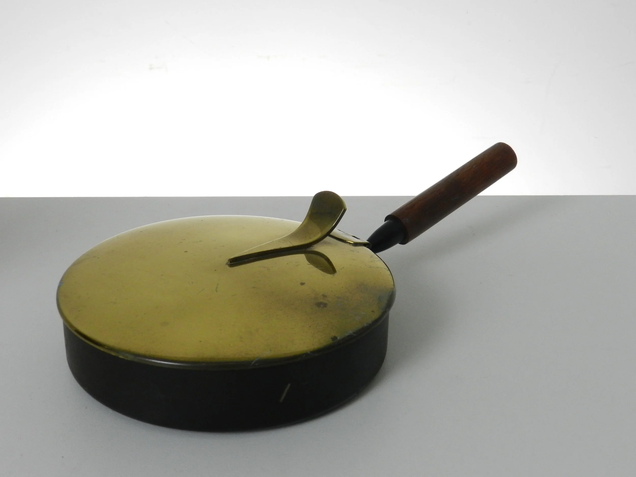Vintage humidor and silent butler in teak and brass.  Italy, 1960s.