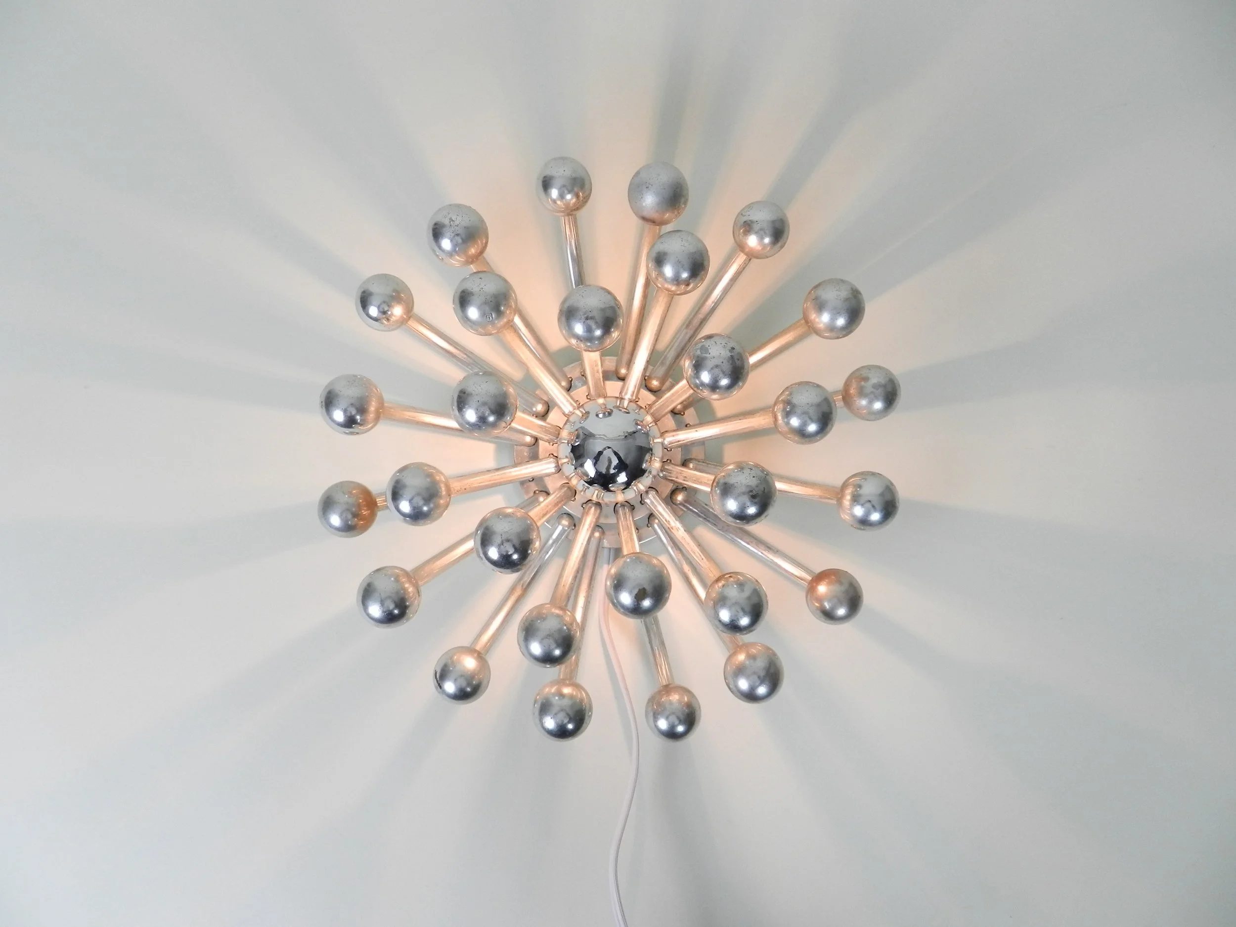 Vintage Pistillino wall lamp designed by Studio Tetrarch for Valenti.  Italy, 1960s.