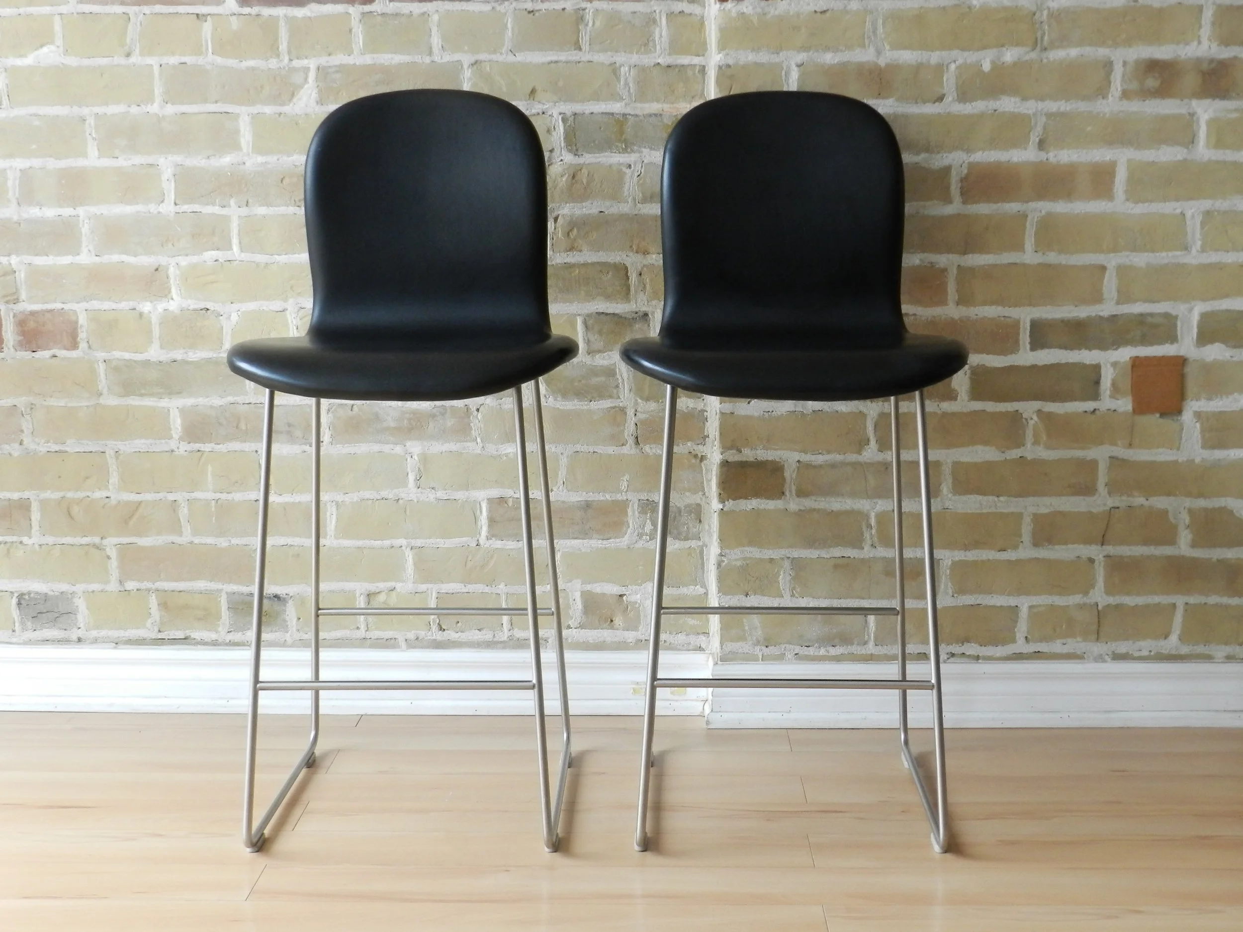 Set of four Tate Soft stools designed by Jasper Morrson for Cappellini. Black leather upholstery on steel base. Counter height.  Italy, 2021.