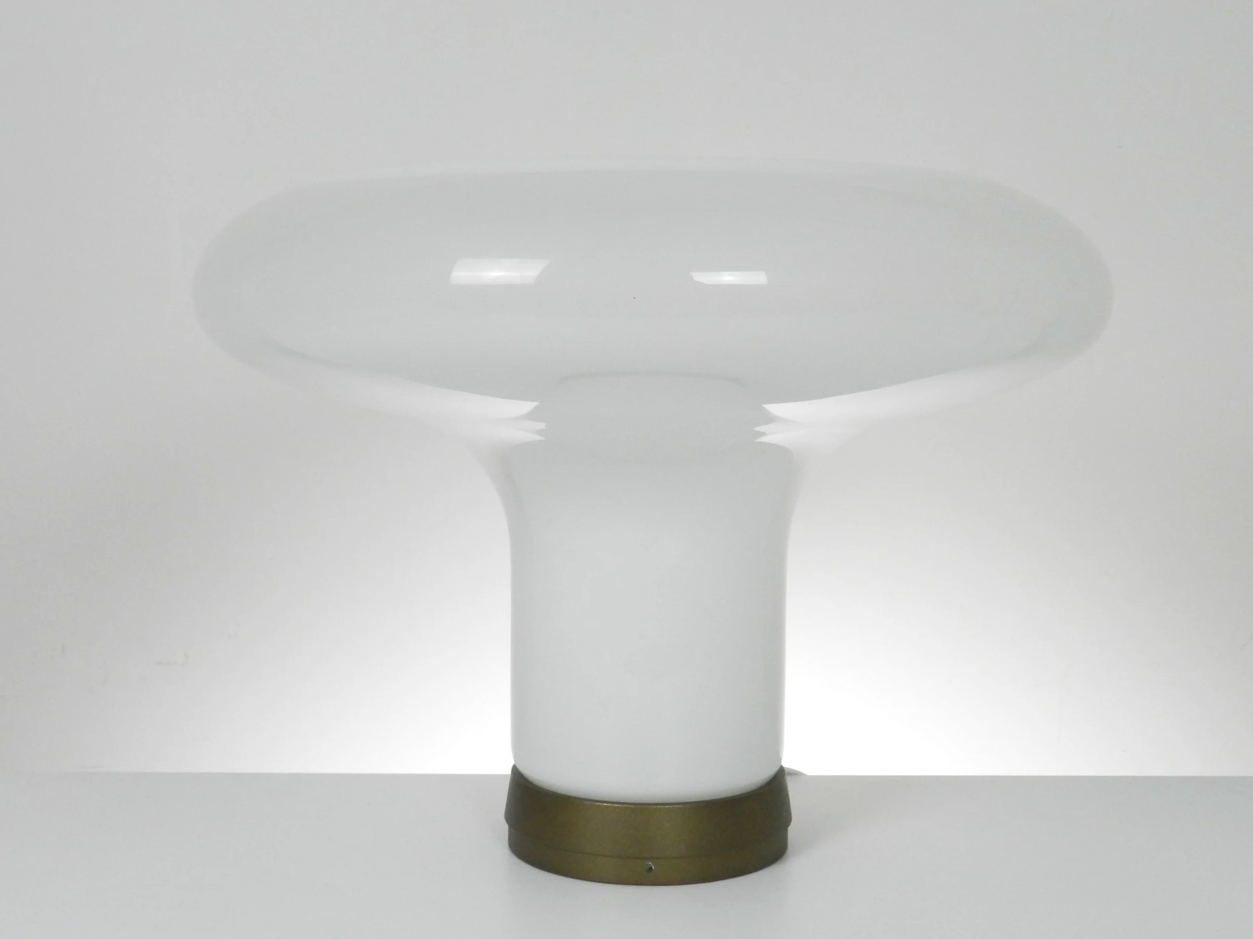 Lesbo lamp designed by Angelo Mangiarotto for Artemide. hand blown opal Murano glass on aluminum base.  Italy, design year 1967