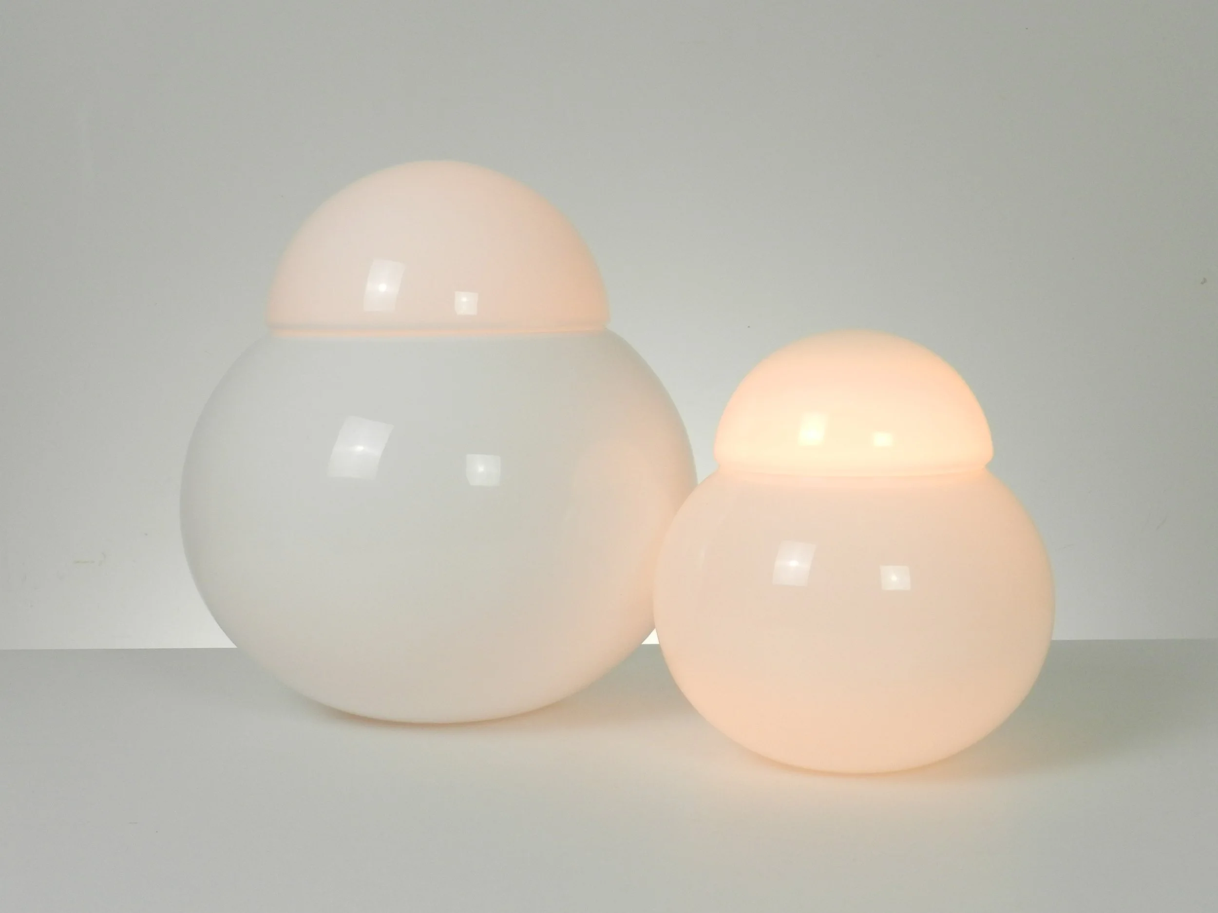 Glass “Daruma” lamp designed by Sergio Asti for Fontana Arte.  Italy, designed in 1968.