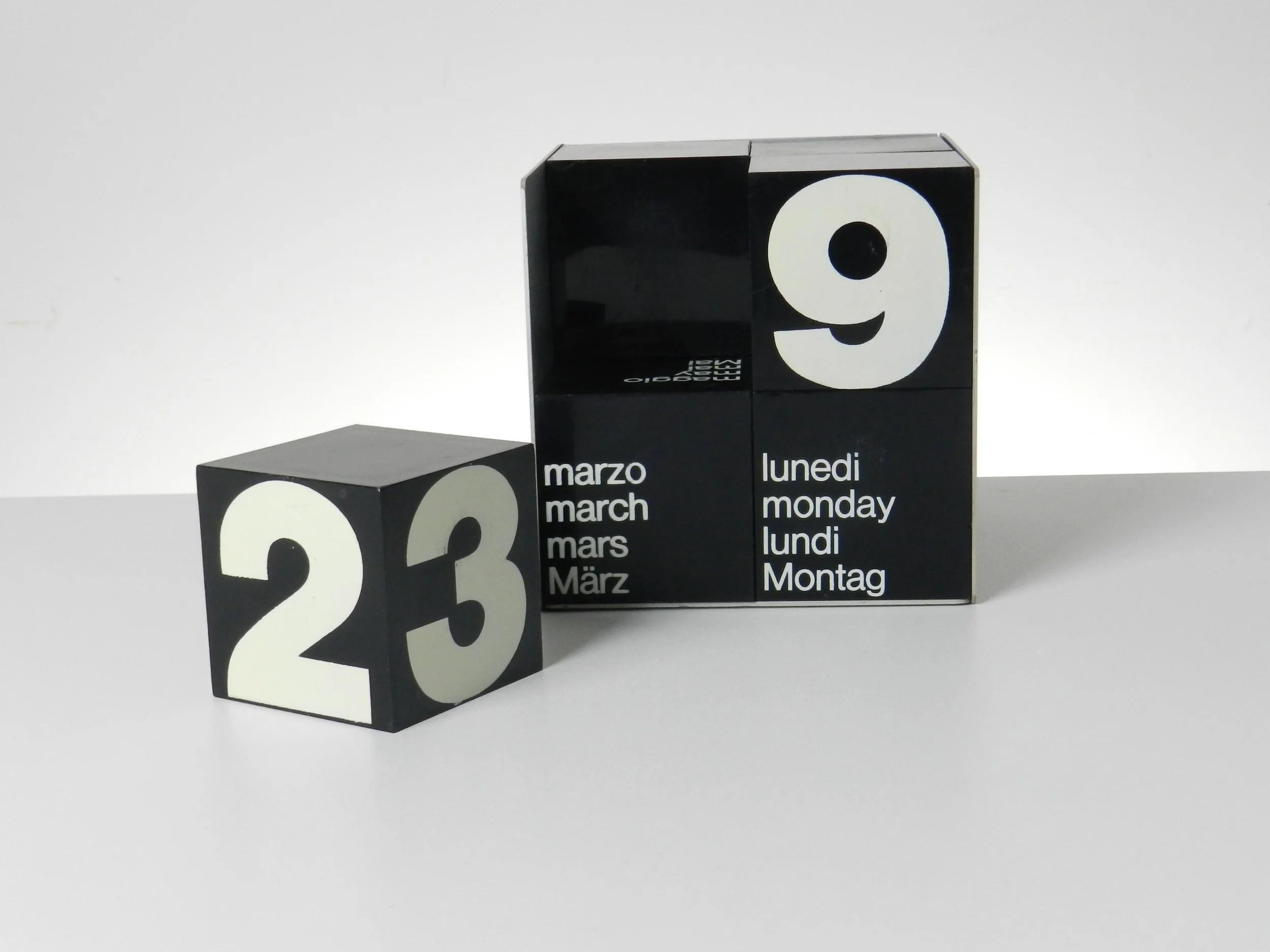 Rare modernist perpetual calendar by Gabbianelli. Aluminum case with plastic cubes.  Italy, 1970s.