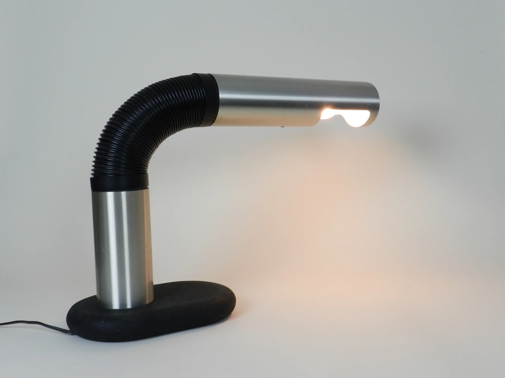 Large desk lamp in aluminum and plastic with cast iron base.  By Raak, Netherlands, 1970s.