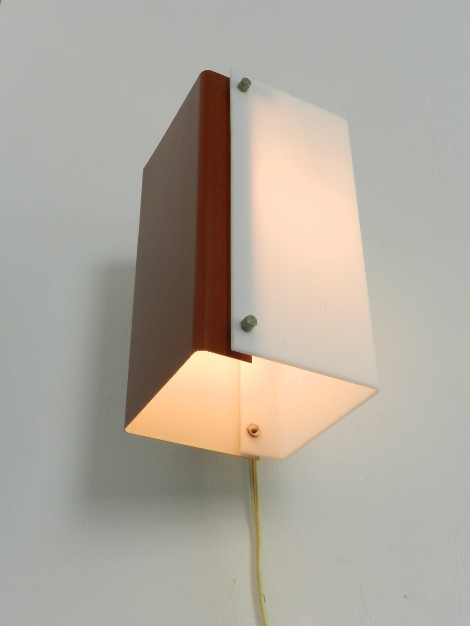 Wall lamp with pivoting shade in enameled metal and acrylic.  Netherlands, 1960s.