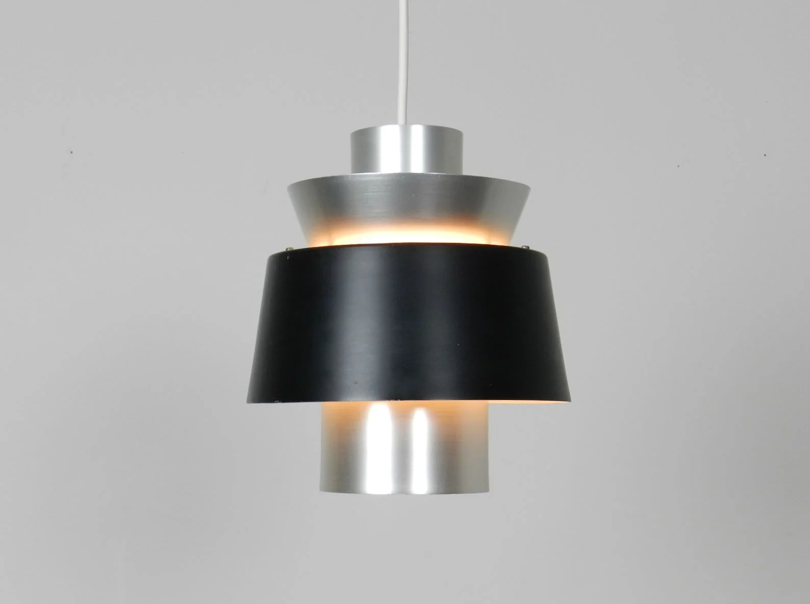 jorn utzon lamp