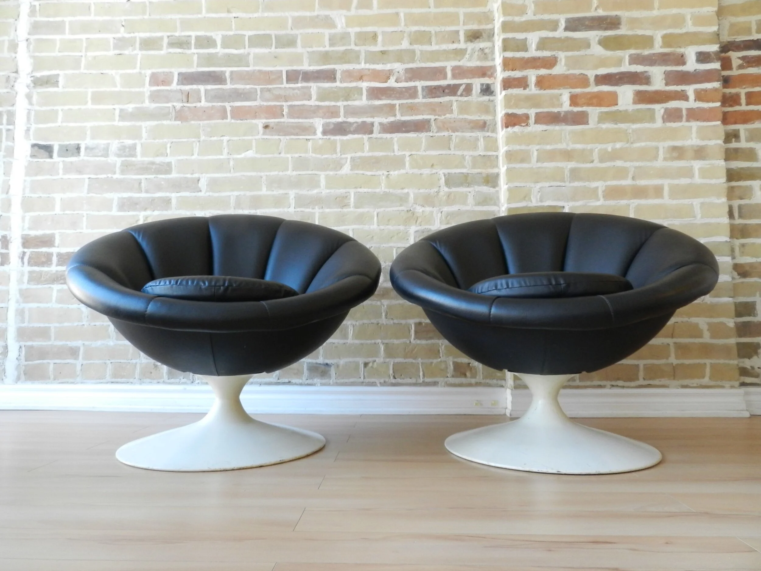 Space Age Chairs — zig zag