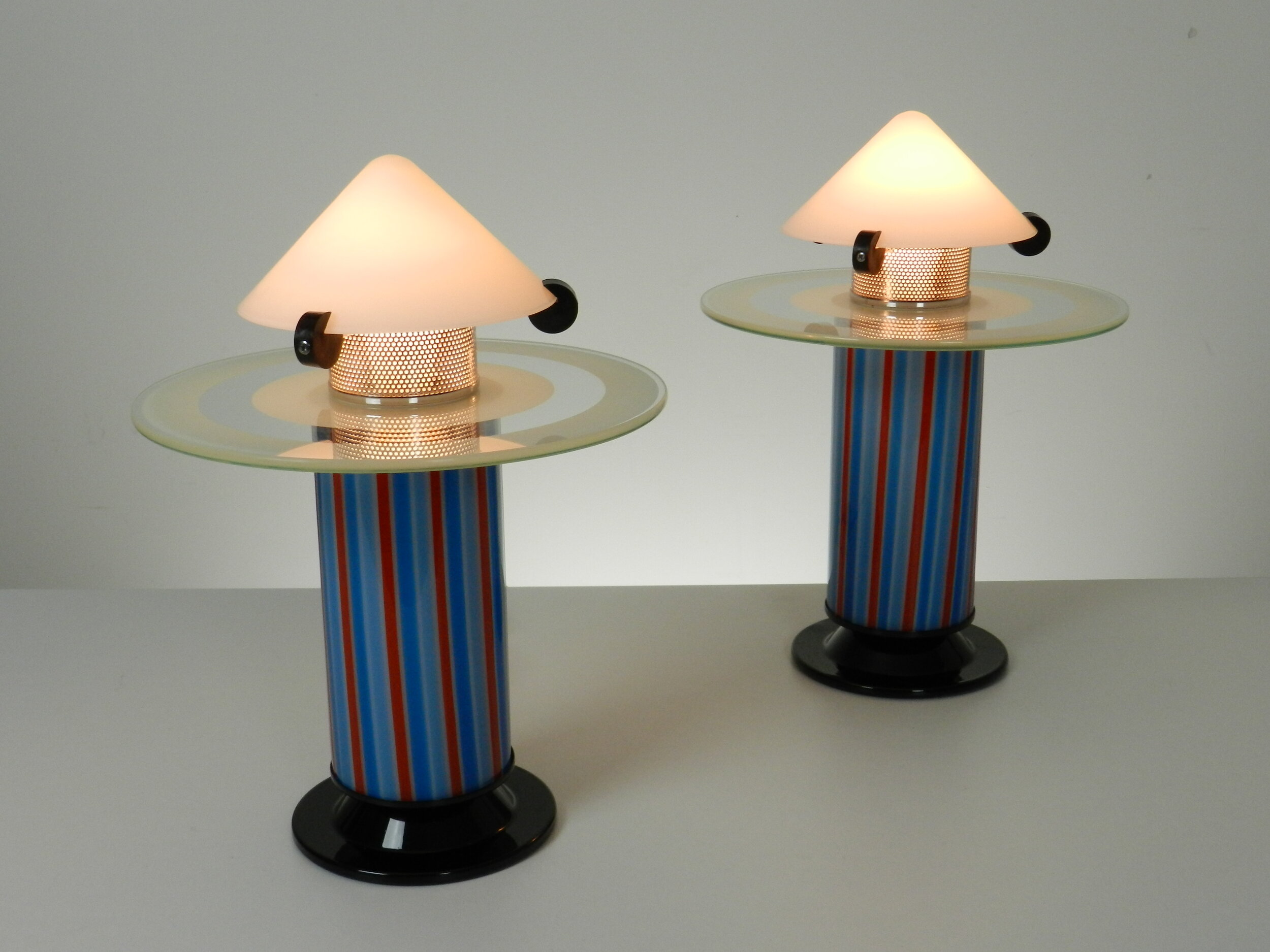 Pair of post modern Murano glass lamps by Illuminazione de Inteni.  Italy, 1980s.
