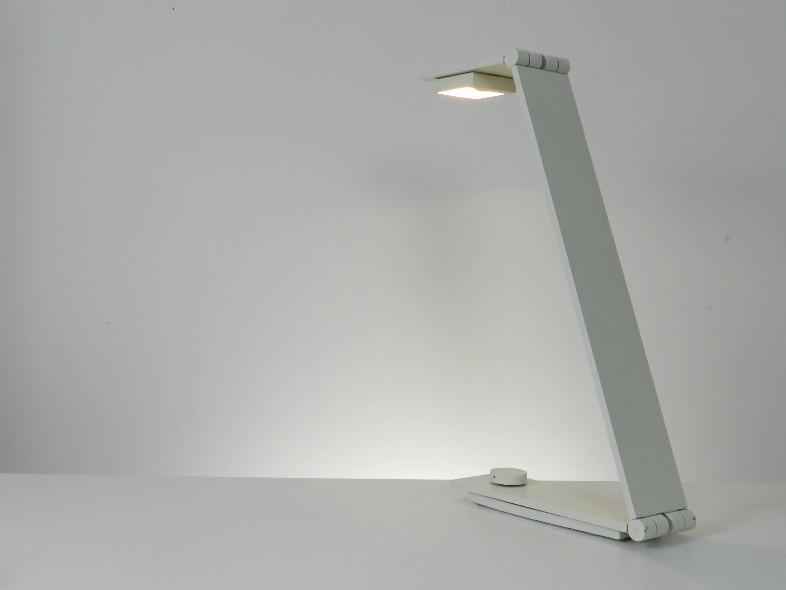 Modernist desk lamp in enameled metal designed by Alessandro Traversi.  Italy, 1980s.