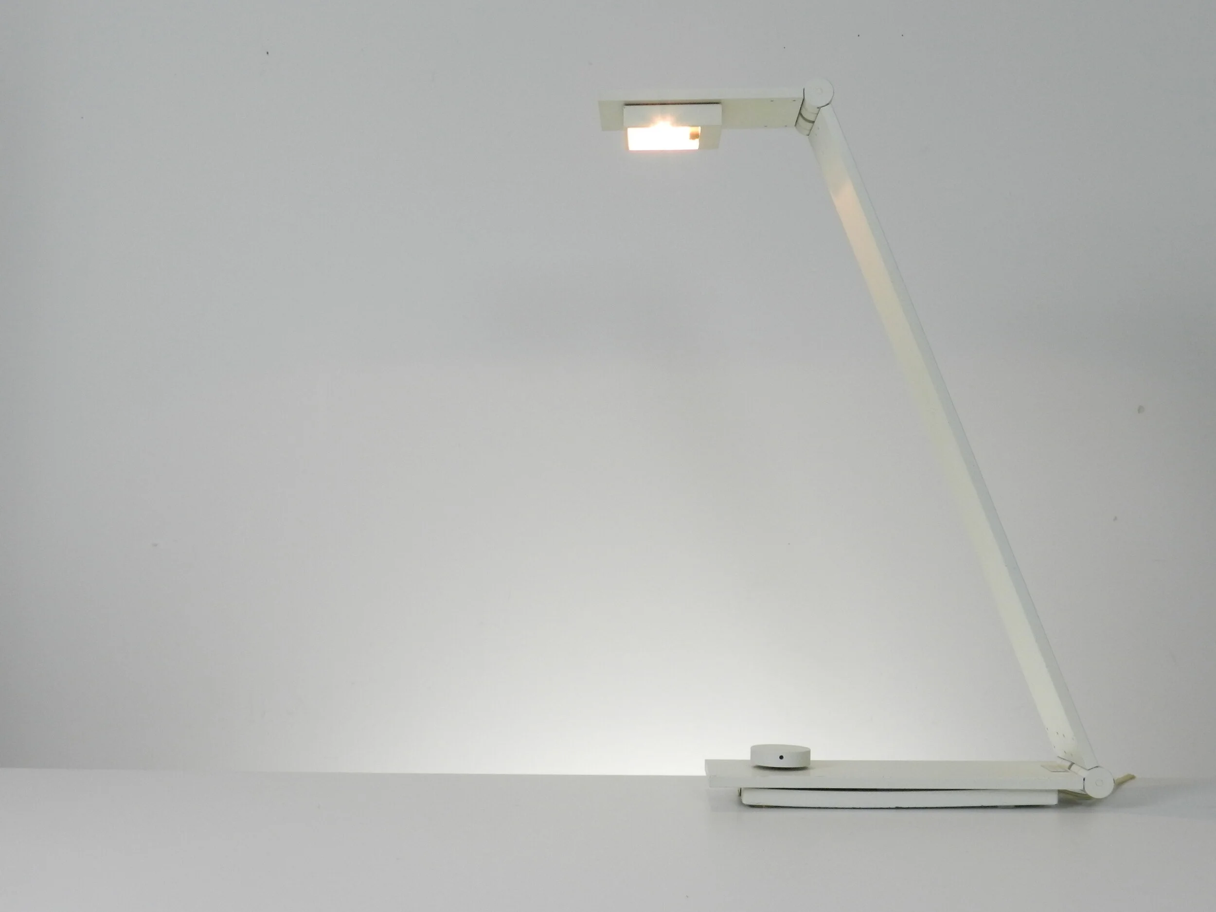 Modernist desk lamp in enameled metal designed by Alessandro Traversi.  Italy, 1980s.