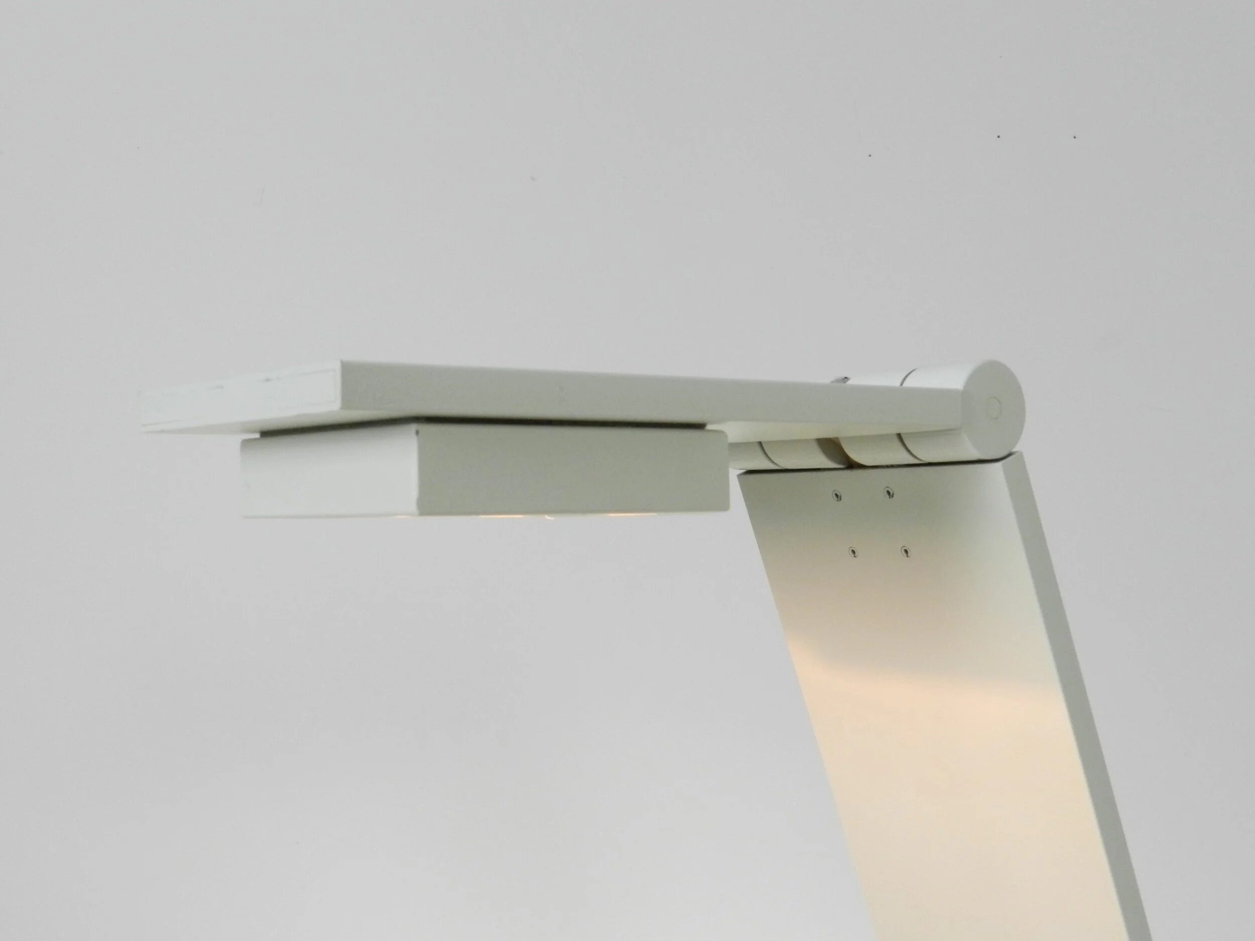 Modernist desk lamp in enameled metal designed by Alessandro Traversi.  Italy, 1980s.