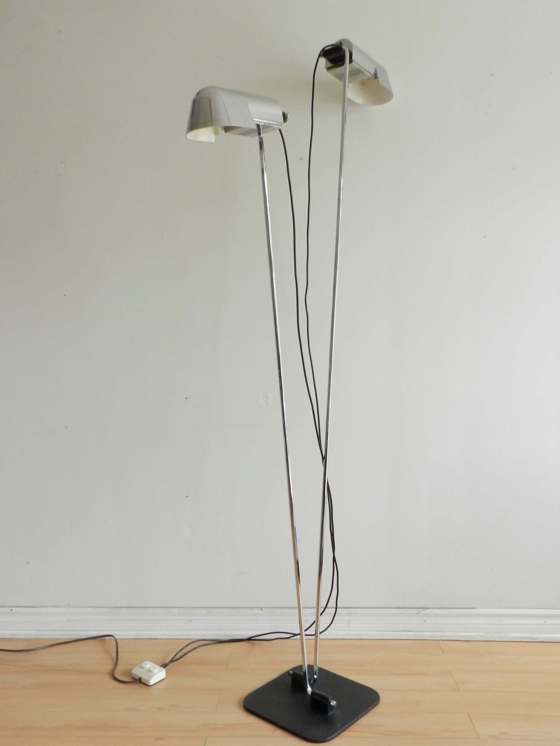 Chrome “Pala” floor lamp designed by Danilo and Corrado Aroldi for Luci Illuminazione.  Italy, 1970s.