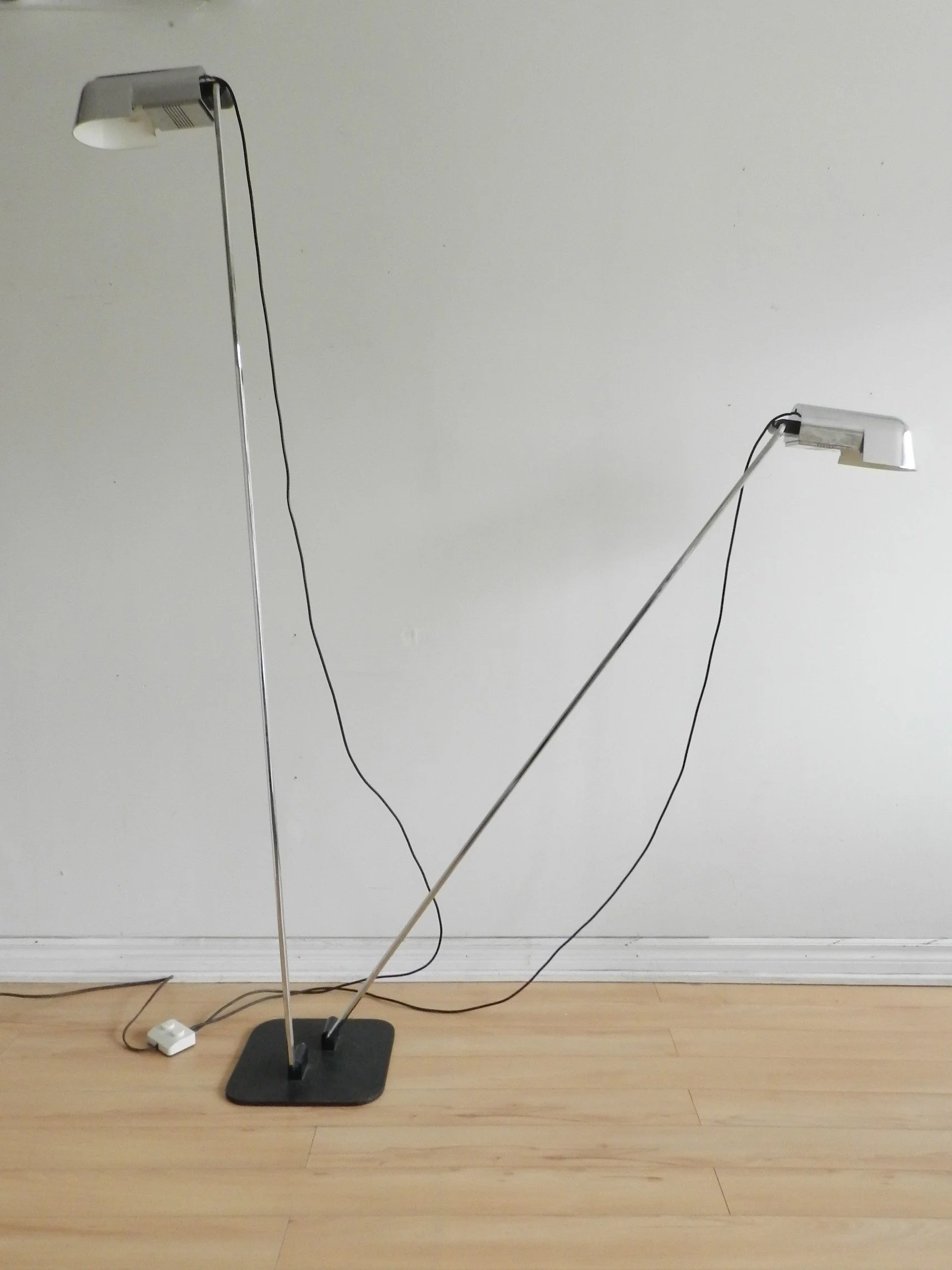 Chrome “Pala” floor lamp designed by Danilo and Corrado Aroldi for Luci Illuminazione.  Italy, 1970s.