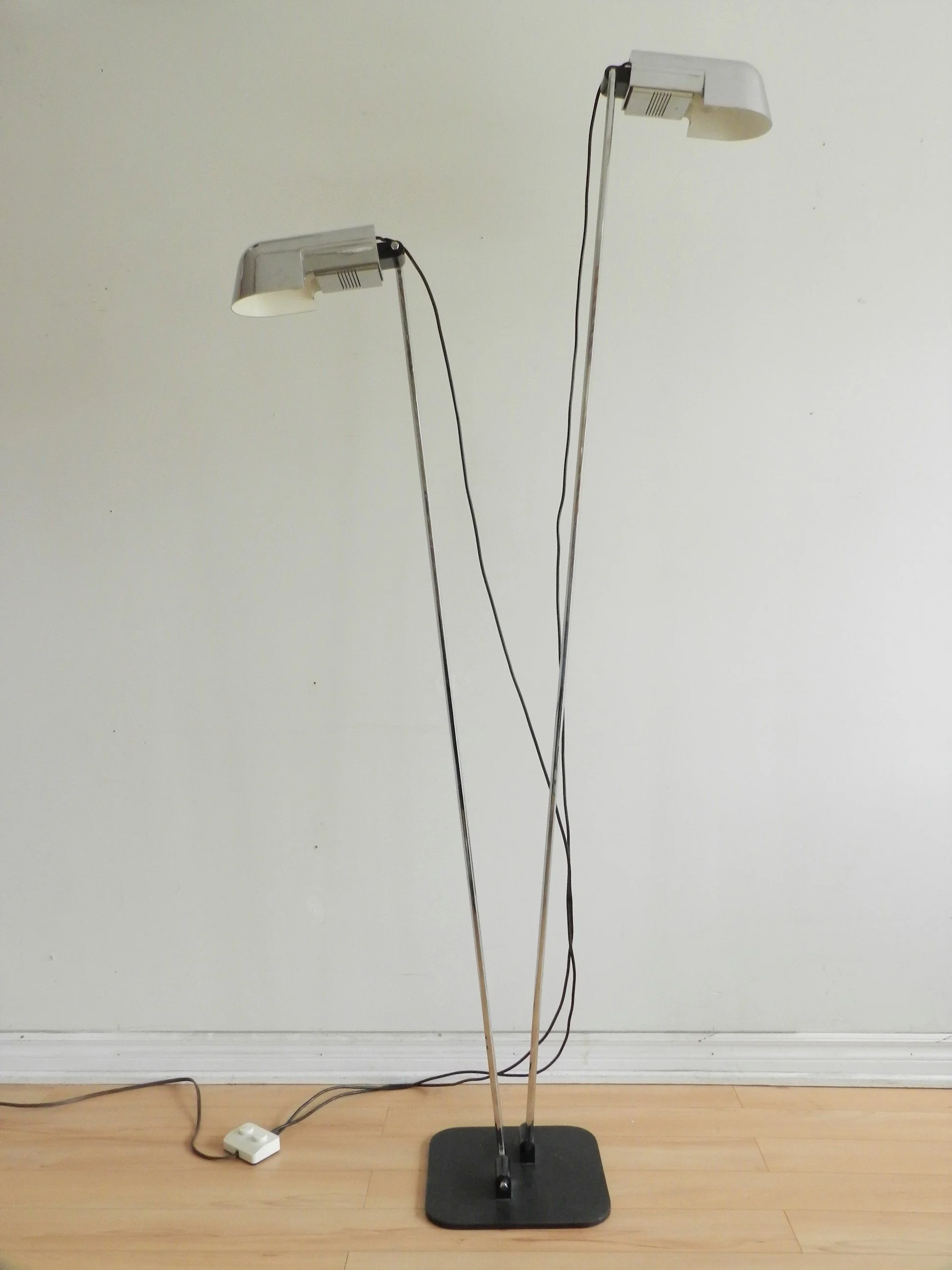 Chrome “Pala” floor lamp designed by Danilo and Corrado Aroldi for Luci Illuminazione.  Italy, 1970s.