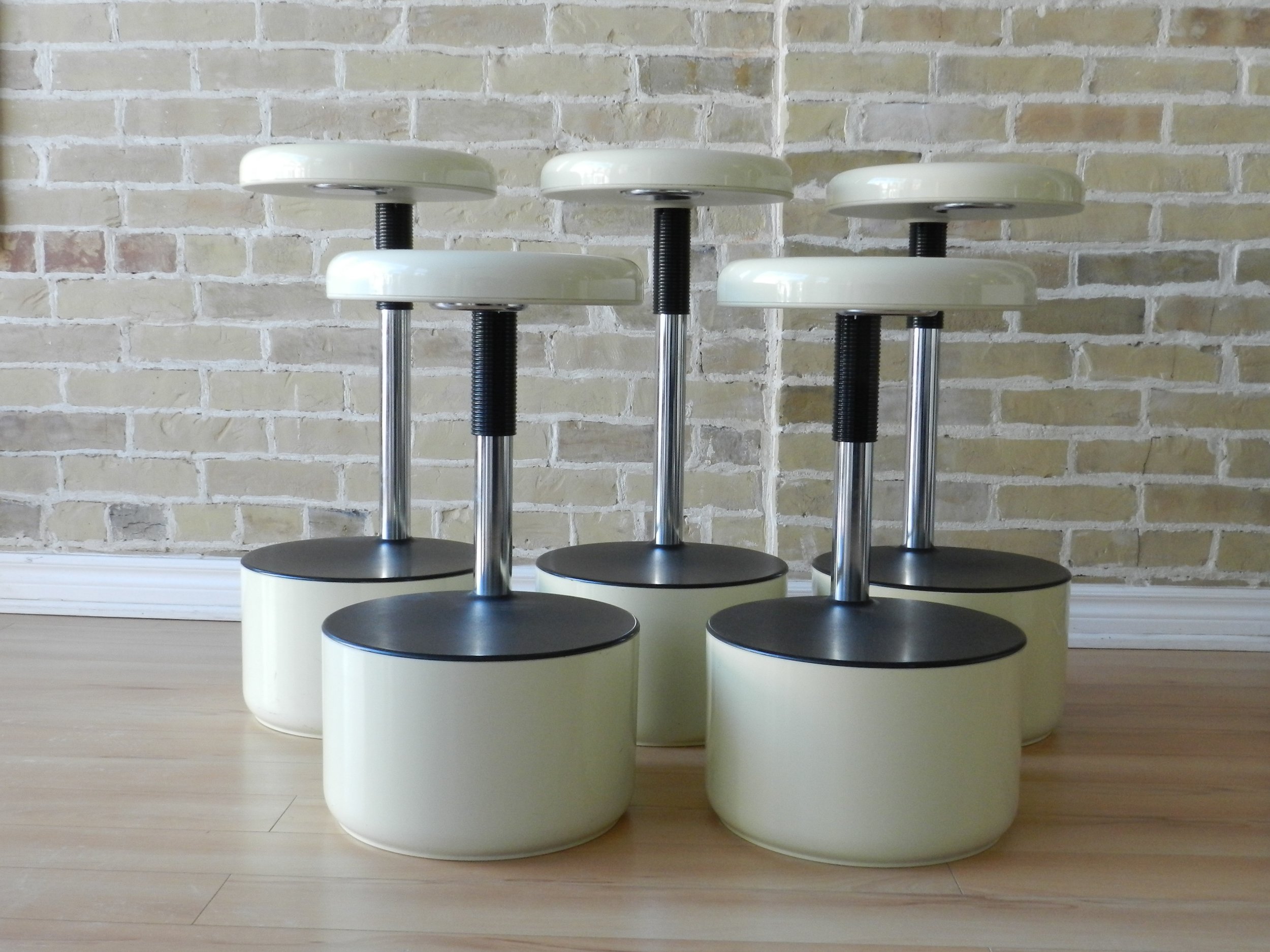 Space age design adjustable Golf stools designed by Roberto Lucci and Paolo Orlandini for Velca Legnano.  Italy, 1960s.