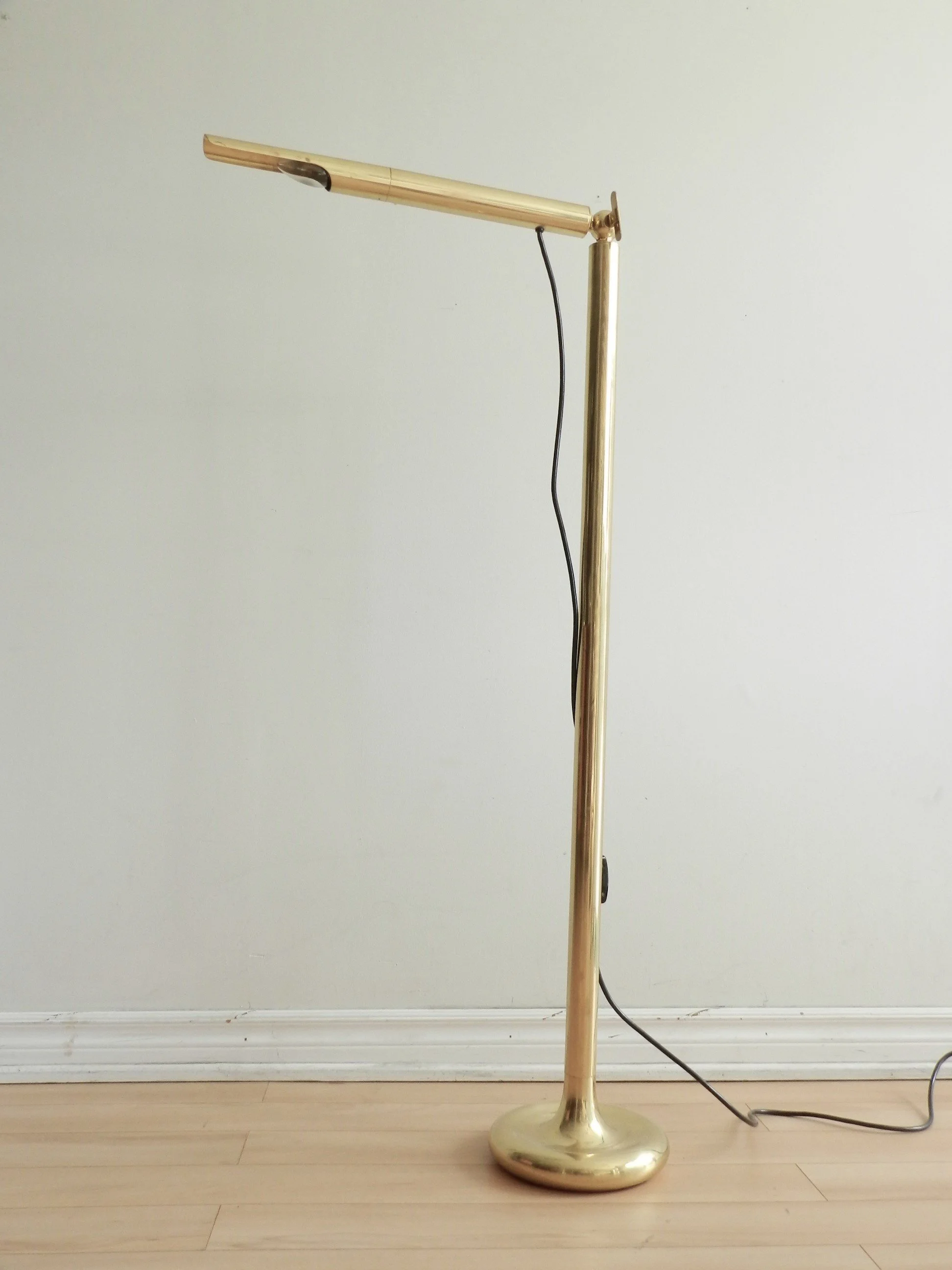 Adjustable very high quality brass “Light Pole” floor lamp designed Ingo Maurer for M Design.  Germany, 1960s.