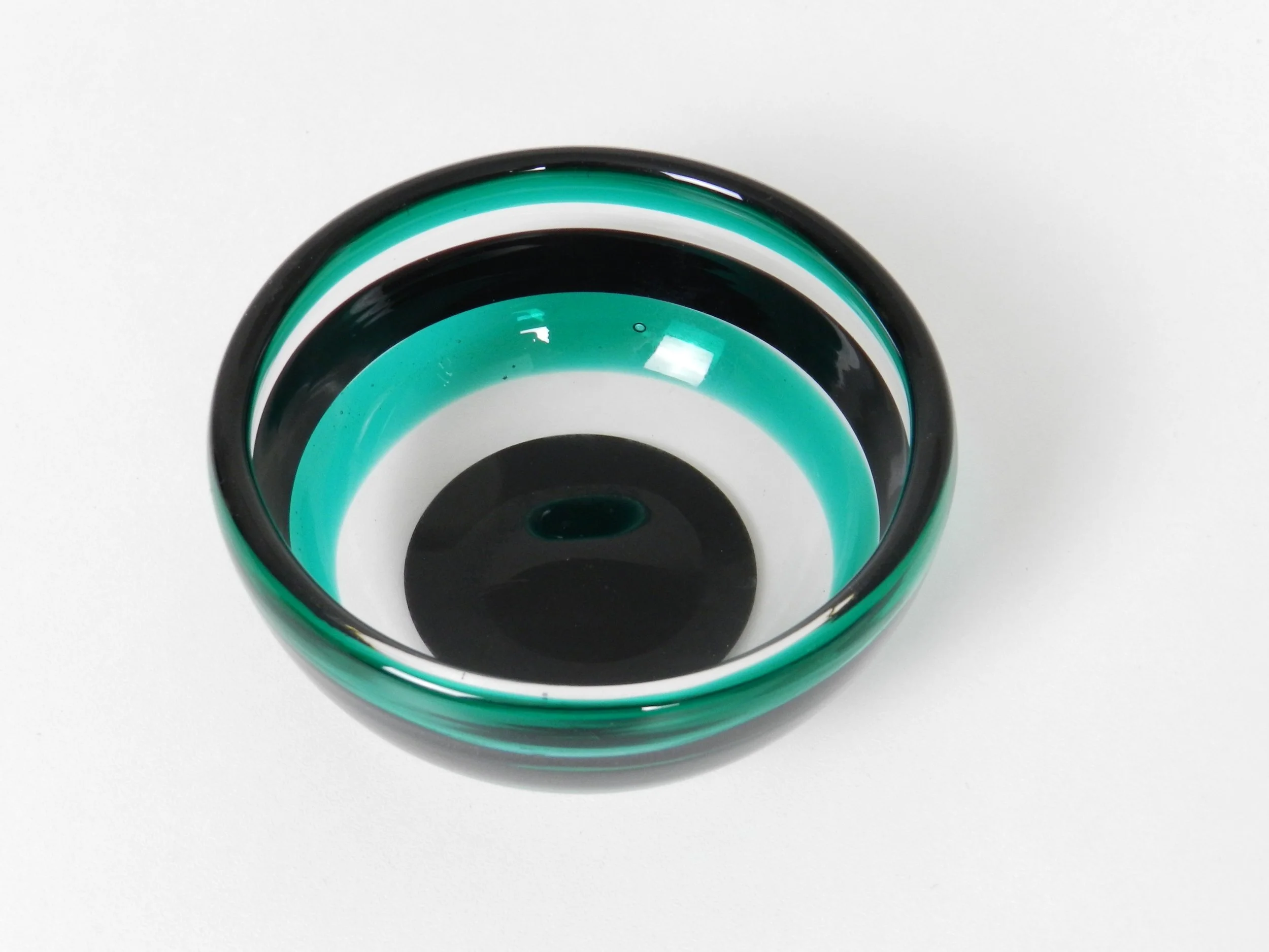 Small Fasce glass bowl by Fulvio Bianconi for Venini.  Murano, Italy, 1950s.