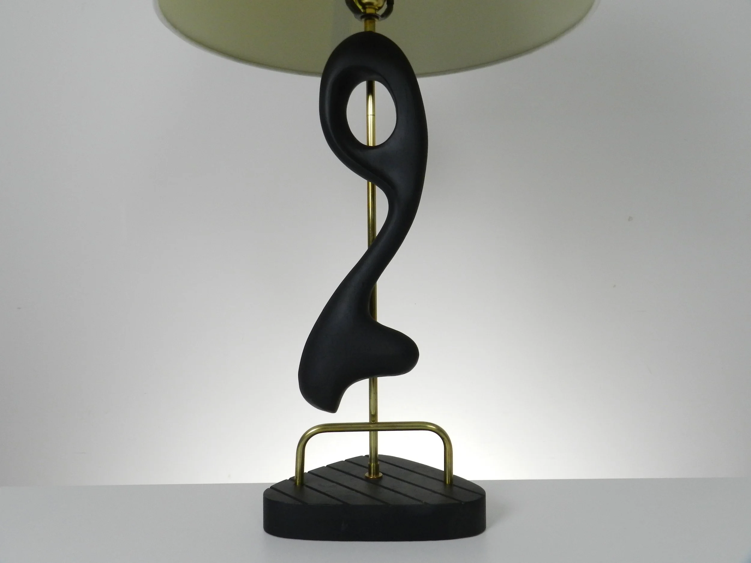 Mid century modern sculptural lamp in brass and wood by Modeline of California.  USA, 1960s.