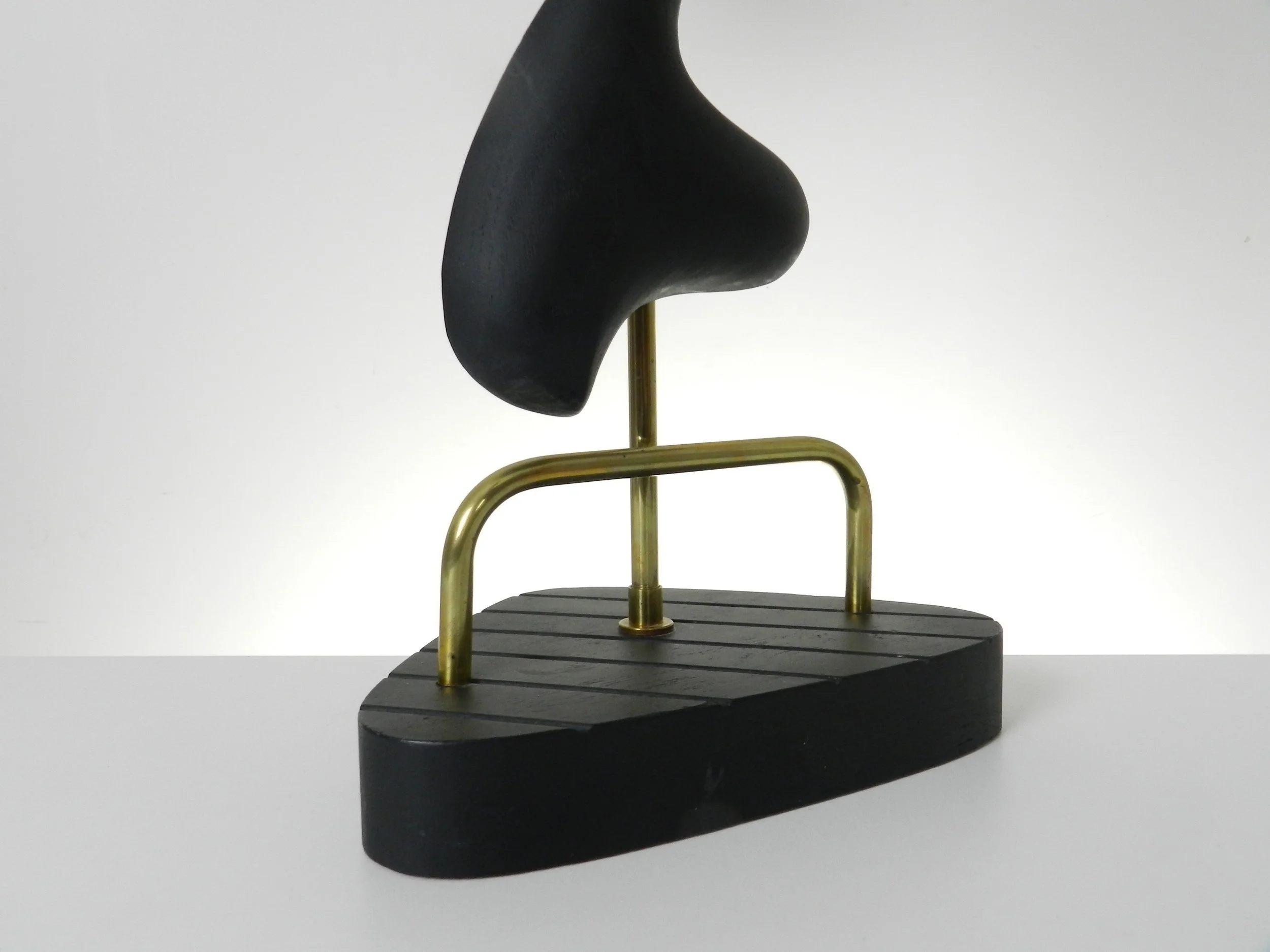 Mid century modern sculptural lamp in brass and wood by Modeline of California.  USA, 1960s.