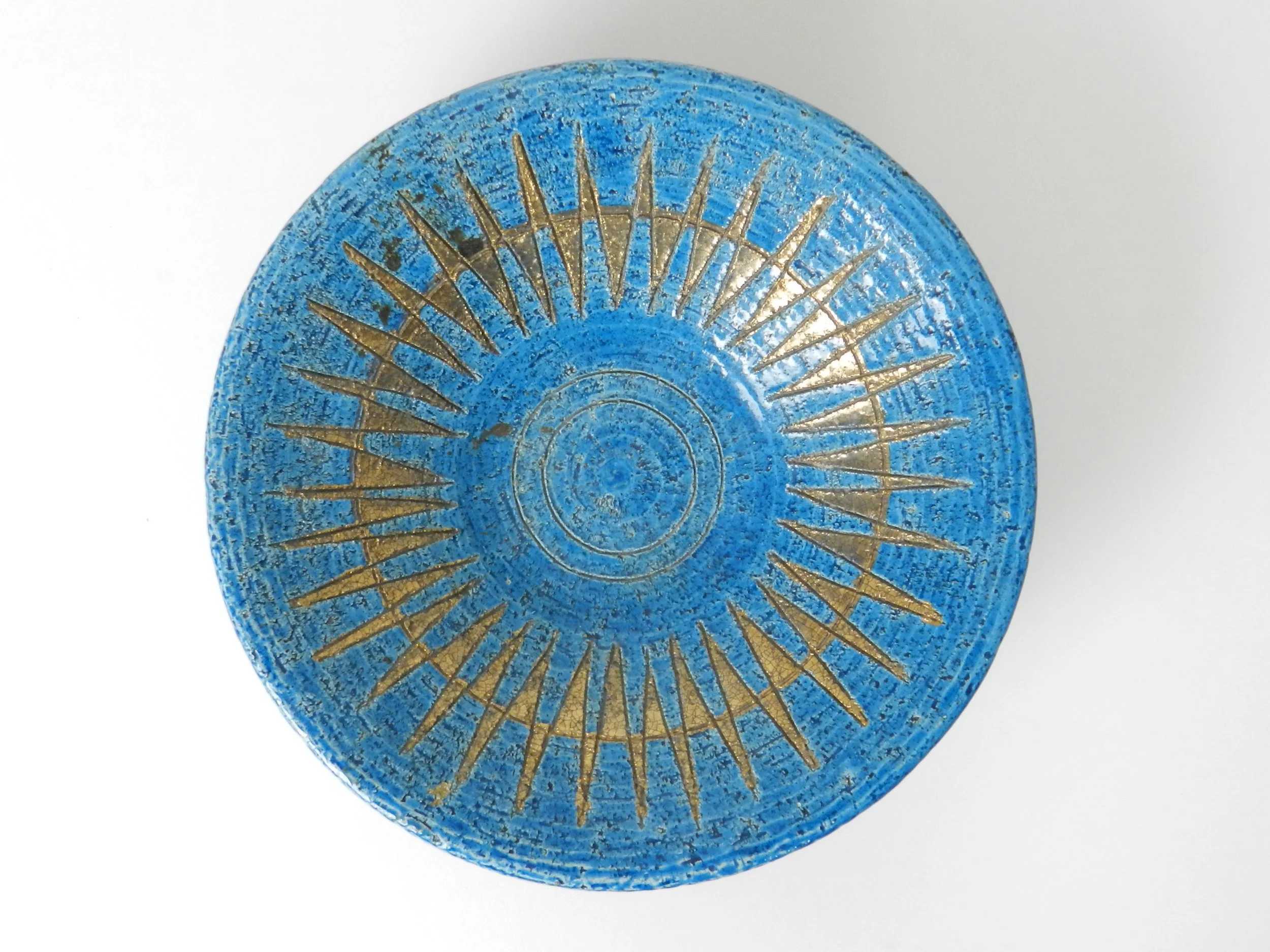 Ceramic pedestal bowl designed by Aldo Londi for Bitossi.  Italy, 1960s.