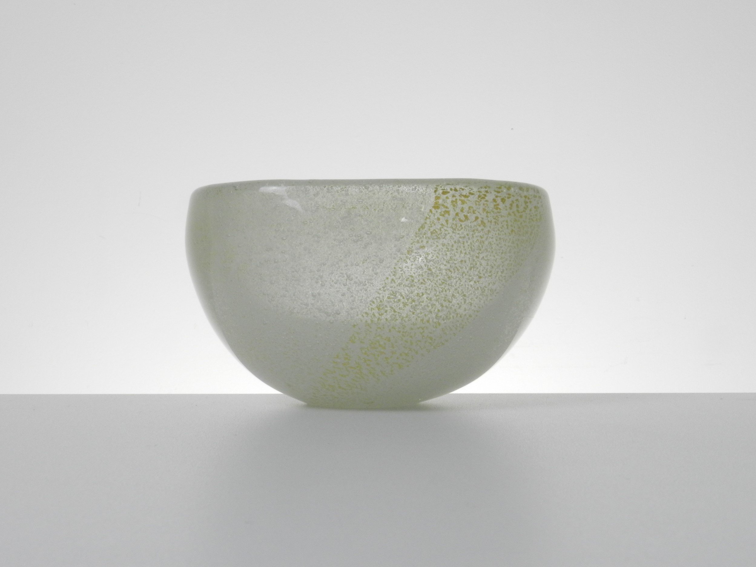 Murano glass ‘Sommerso a bollicine’ bowl by Carlo Scarpa for Venini. Marked on bottom: Venini murano (acid stamp).  Italy, circa 1930s.
