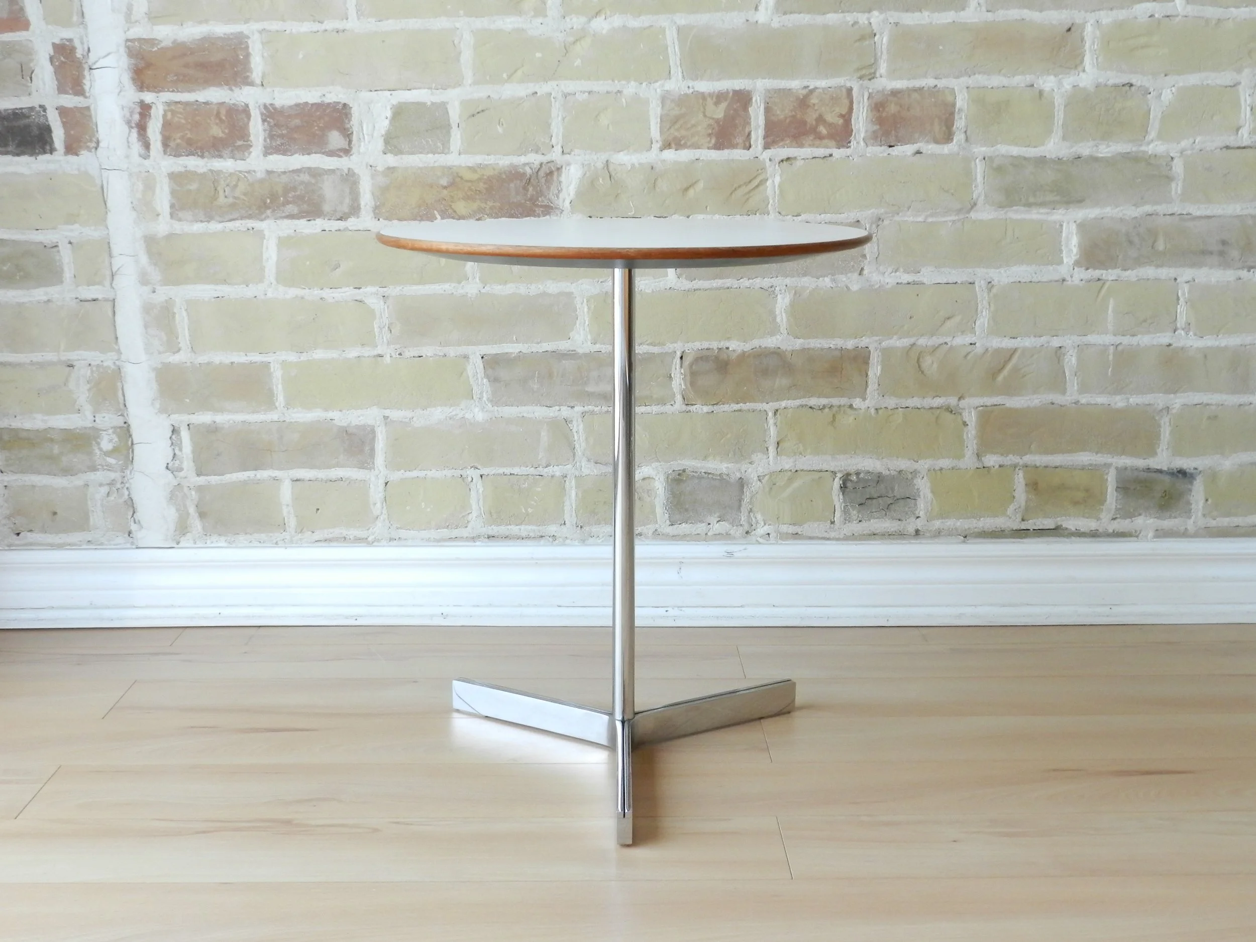Mid century modern side table designed by Court Noxon for Metalsmiths. Chrome plated steel with laminate top and oak trim.  Canada, 1960s.