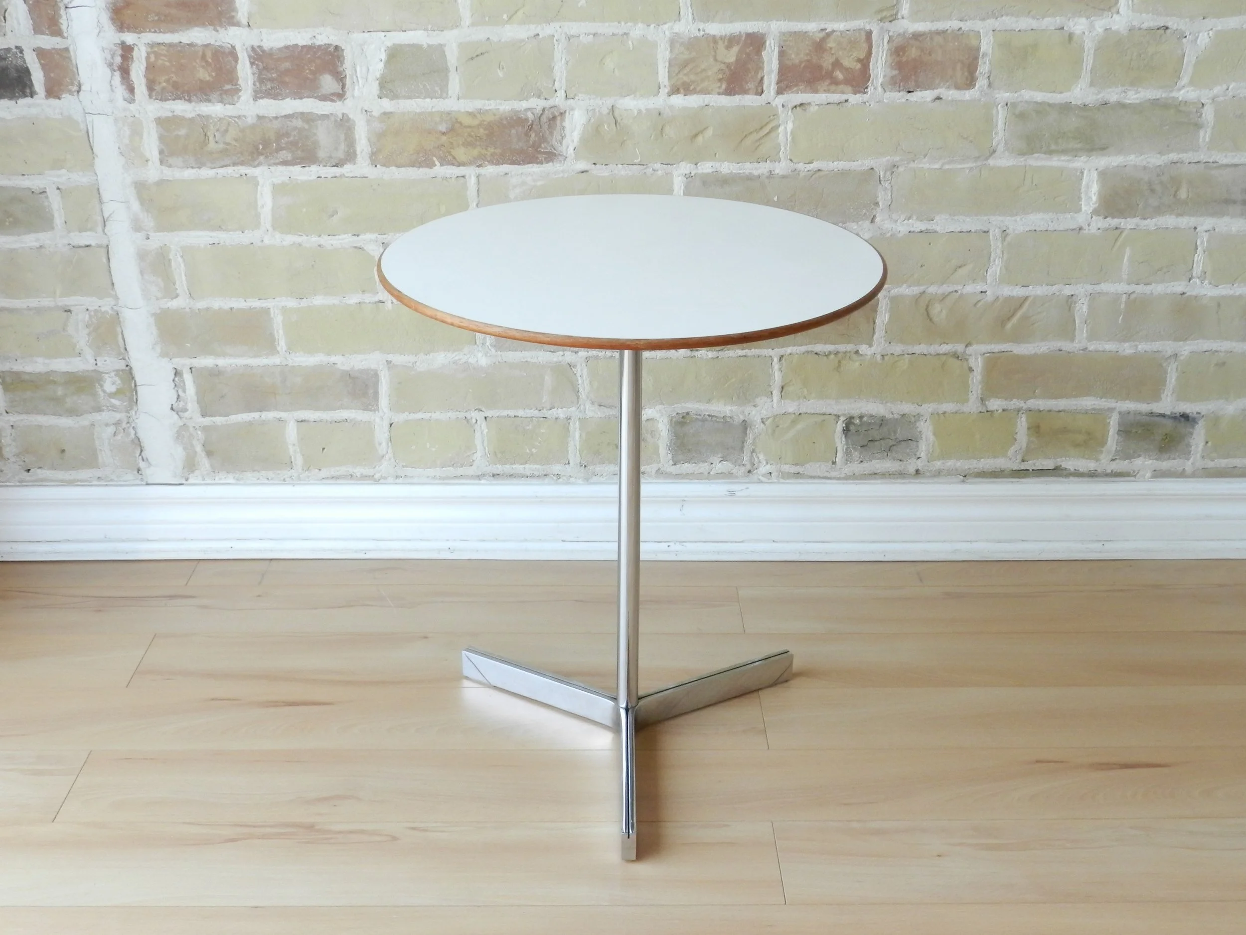 Mid century modern side table designed by Court Noxon for Metalsmiths. Chrome plated steel with laminate top and oak trim.  Canada, 1960s.