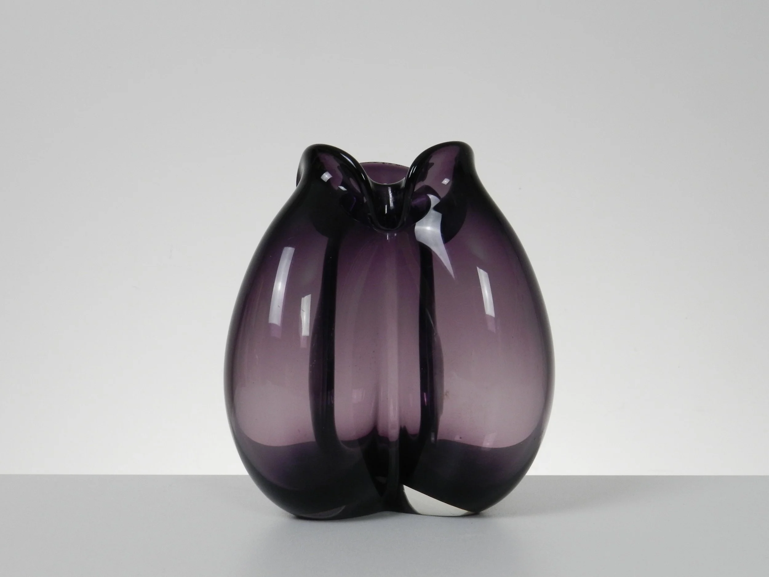 Treflojet glass vase designed by Per Lutken for Holmegaard. Signed and dated.  Denmark, 1955.