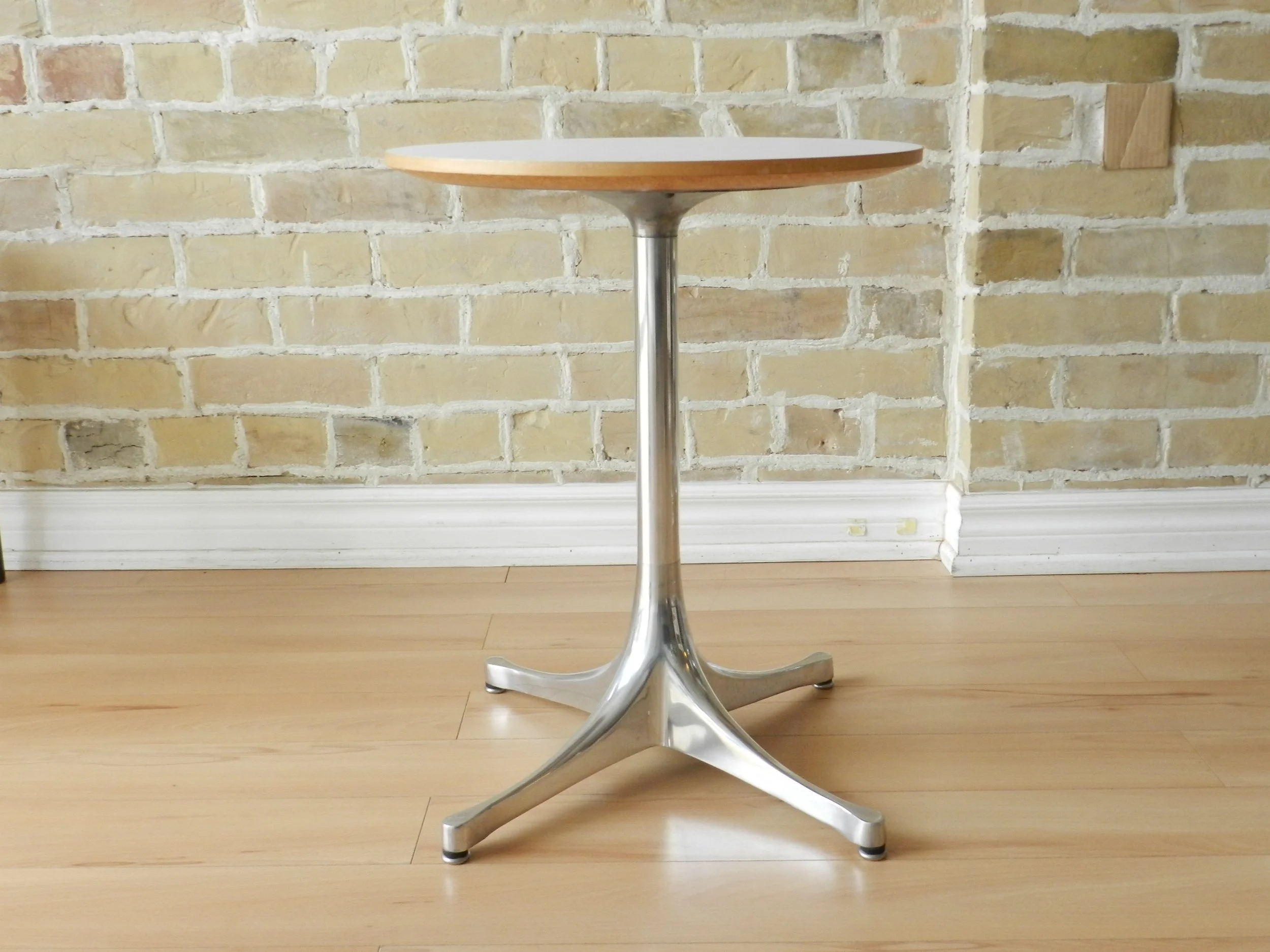 Vintage Swag Leg side table designed by George Nelson for Herman Miller.  USA, 1970s.