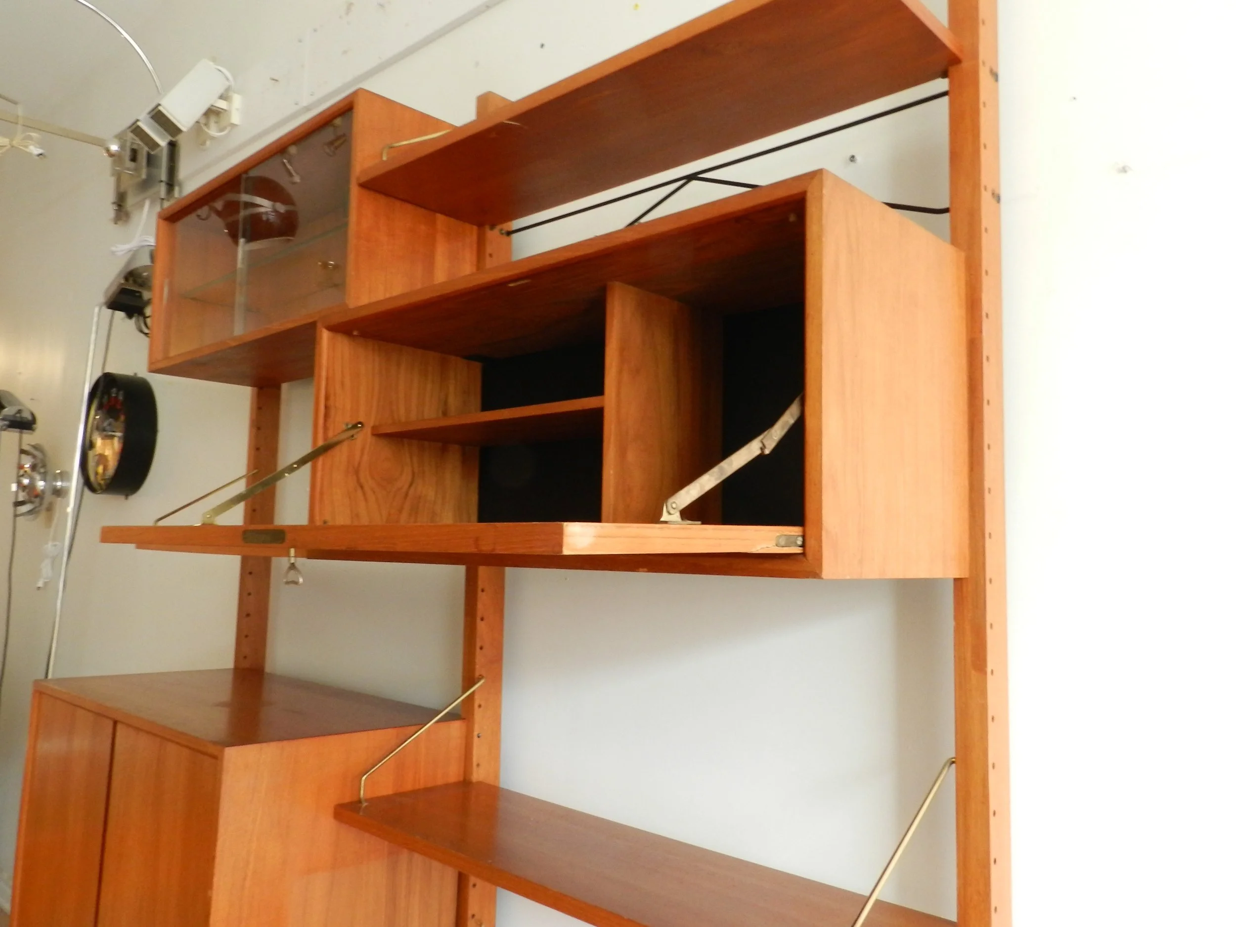 Teak Cado Royal freestanding modular shelf unit designed by Poul Cadovious.  Denmark, 1960s.
