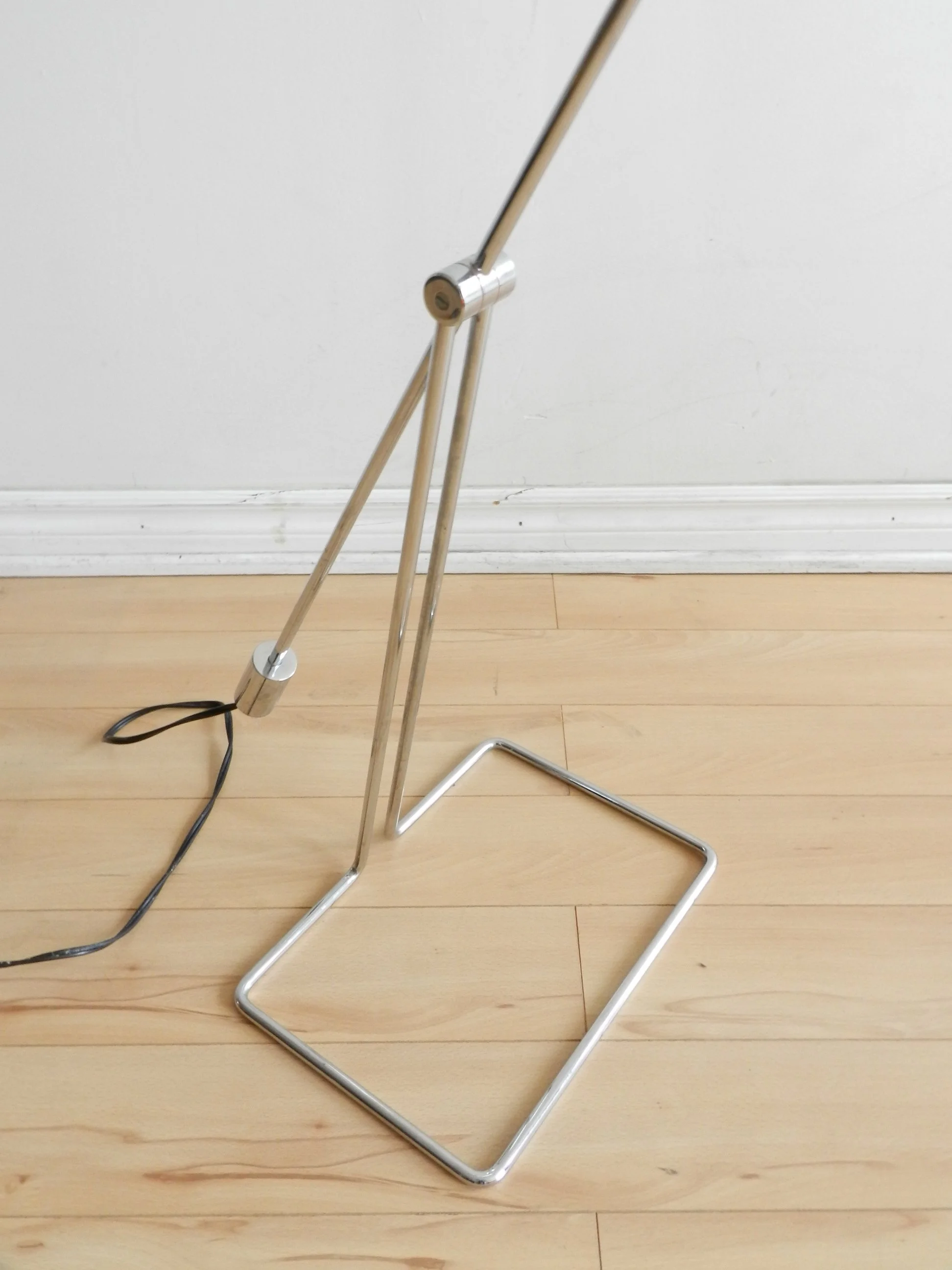 Minimalist chrome counter balance floor lamp designed by Abo Randers.  Denmark, design from the 1970s.