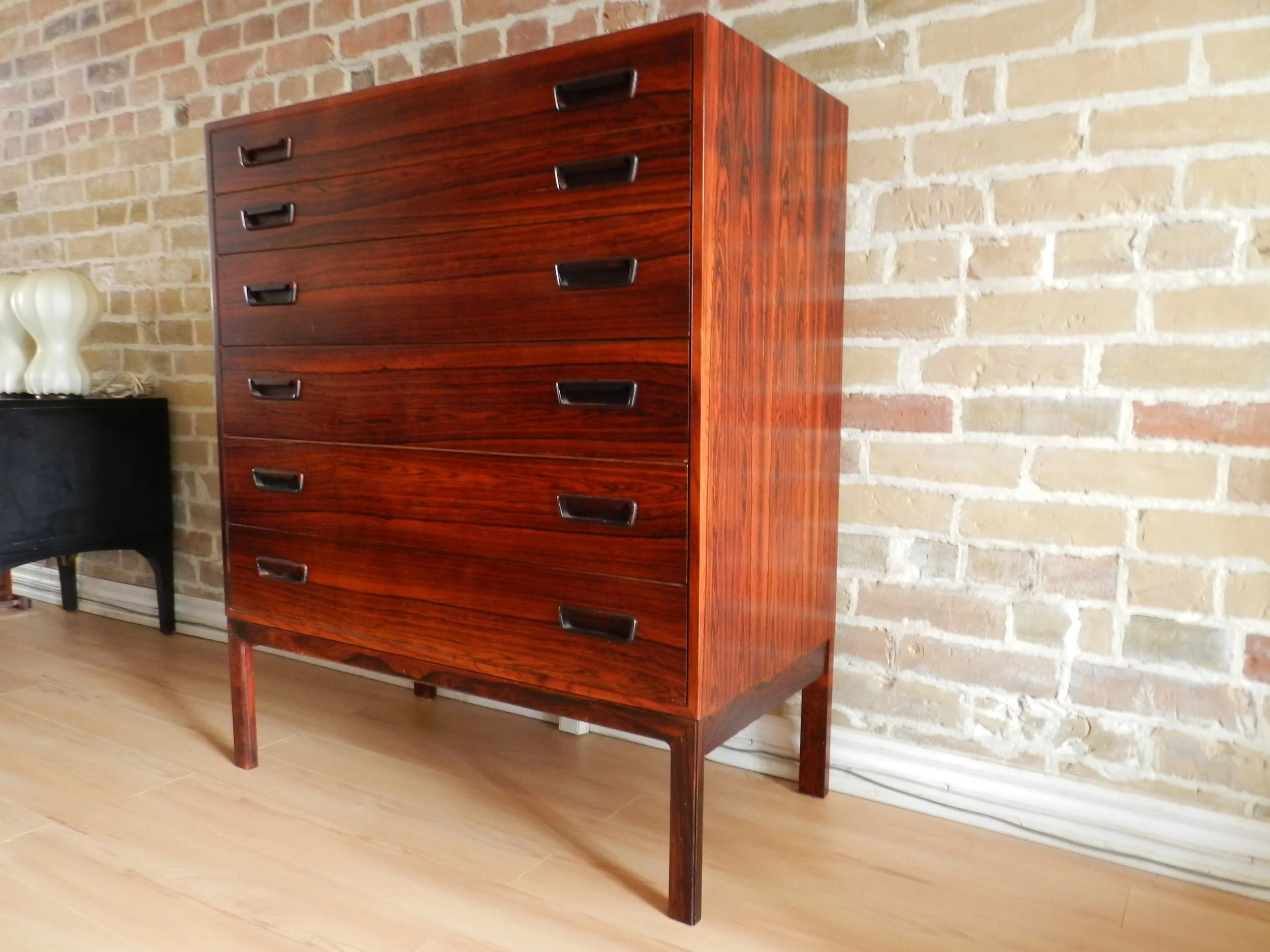 Rosewood highboy dresser designed by Arne Wahl Iversen for Vinde Mobelfabrik.  Denmark, 1960s.