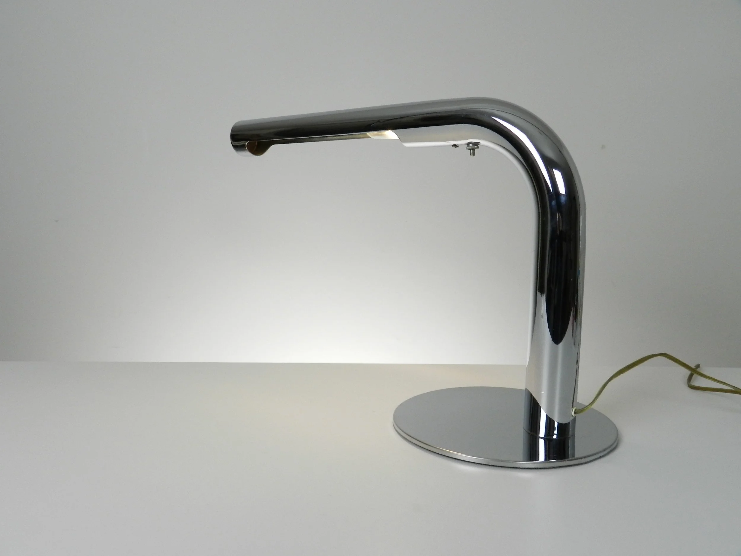 Modernist chrome desk lamp designed by Robert Sonneman.  USA, 1970s.