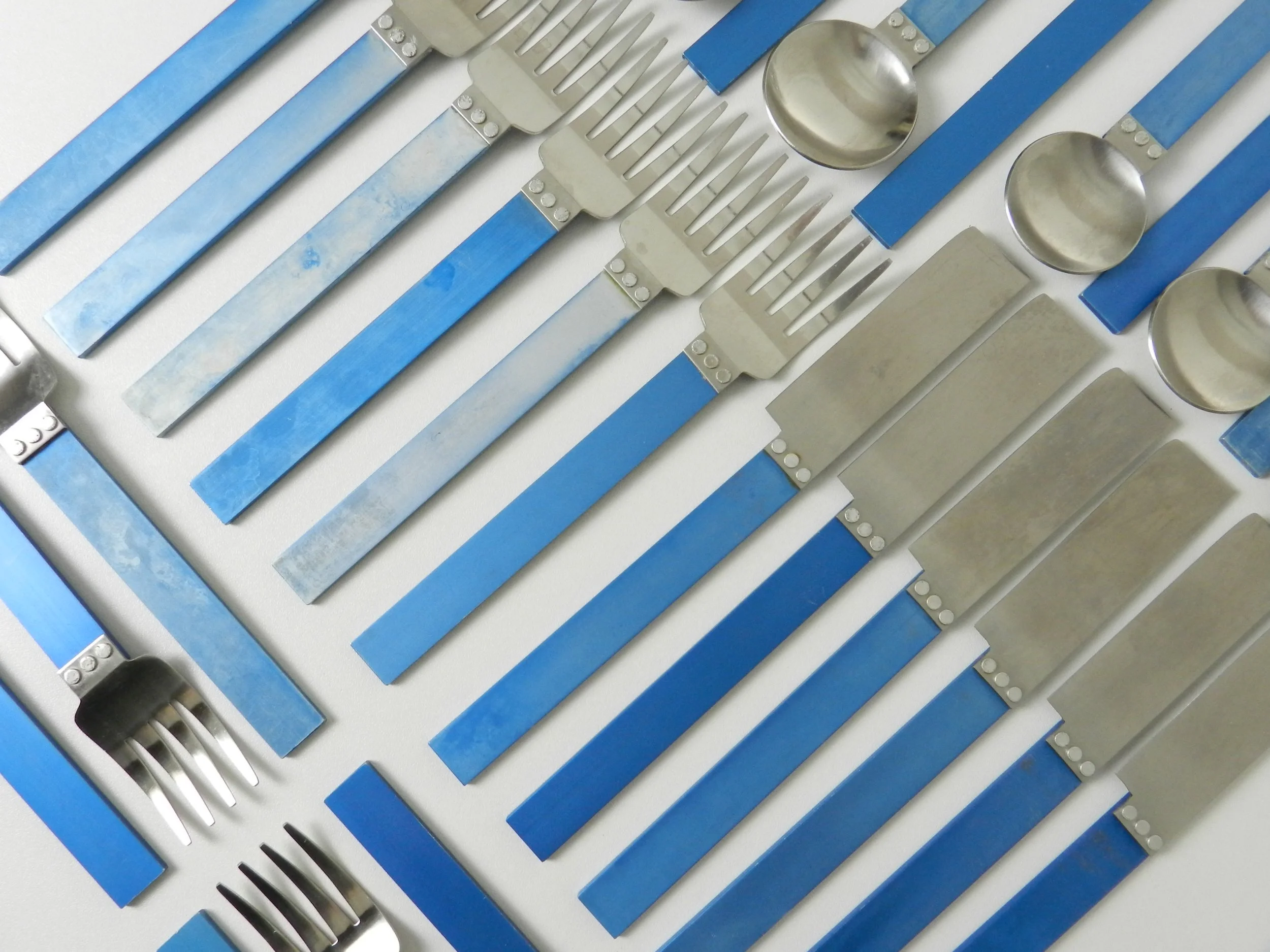 Post modern “Electra” designed by David Tisdale for Sasaki. Stainless steel and anodized aluminum. 6 place setting, 30 pieces total.  Japan, 1980s.
