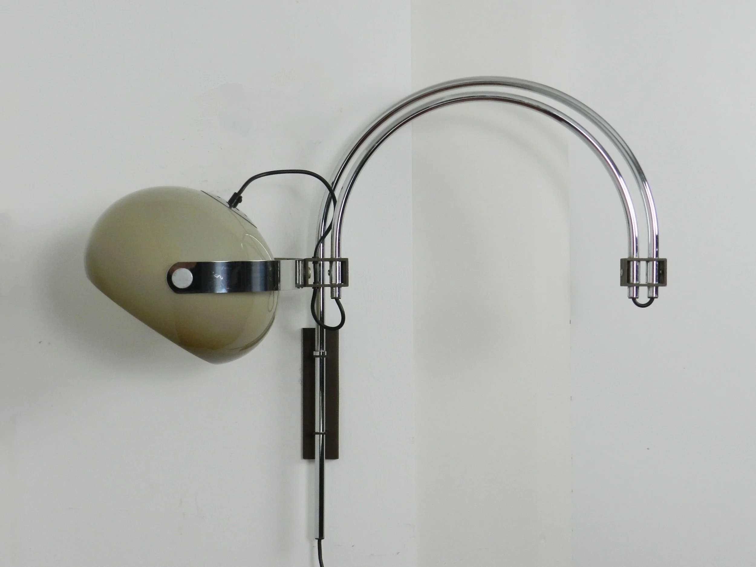 Space age double arc articulating wall lamp by Dijkstra. Chrome with plastic shade.  Netherlands, 1970s.