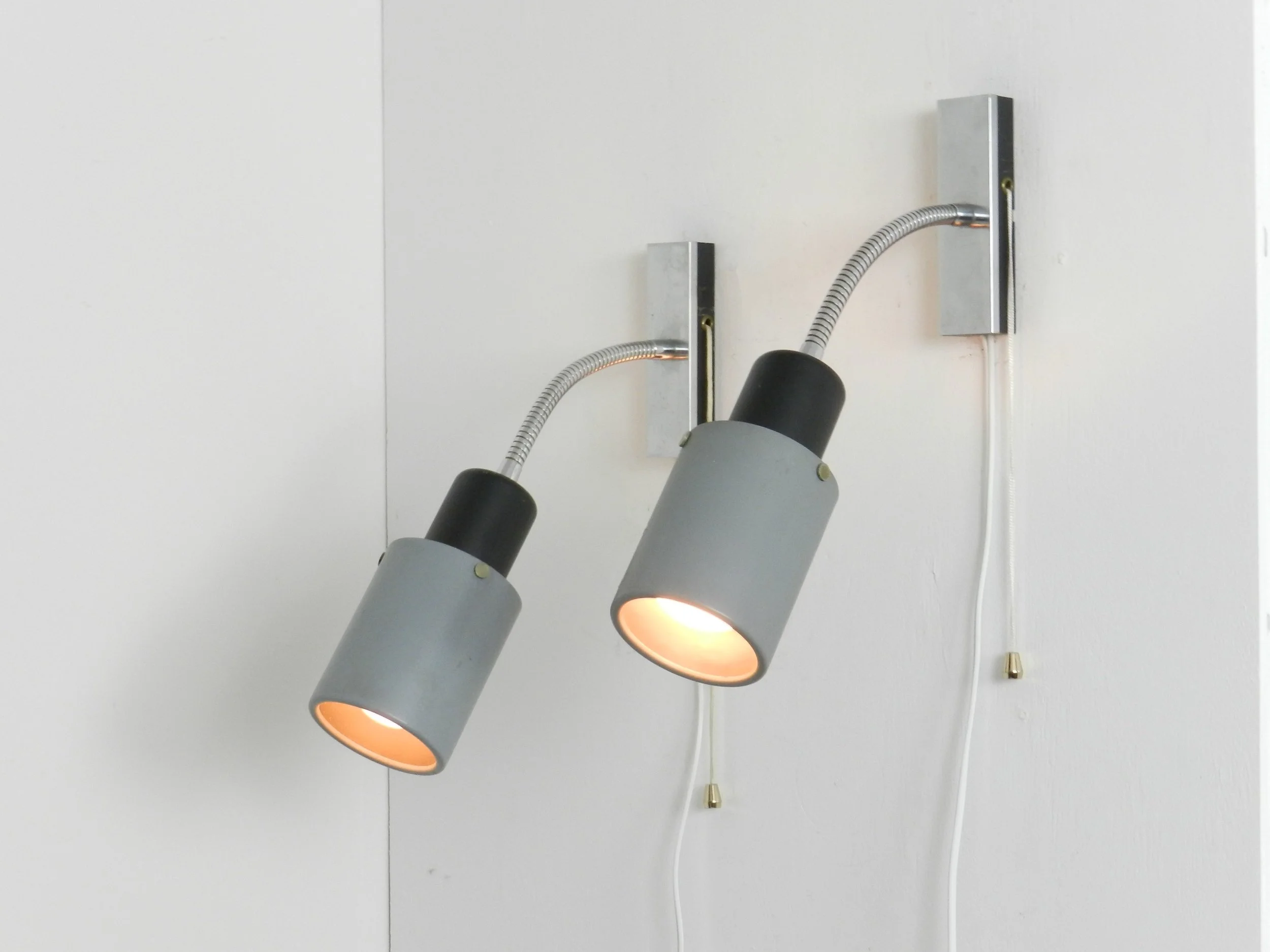 Pair of adjustable modernist wall lamps in painted metal and chrome.  Probably from France, 1960s.