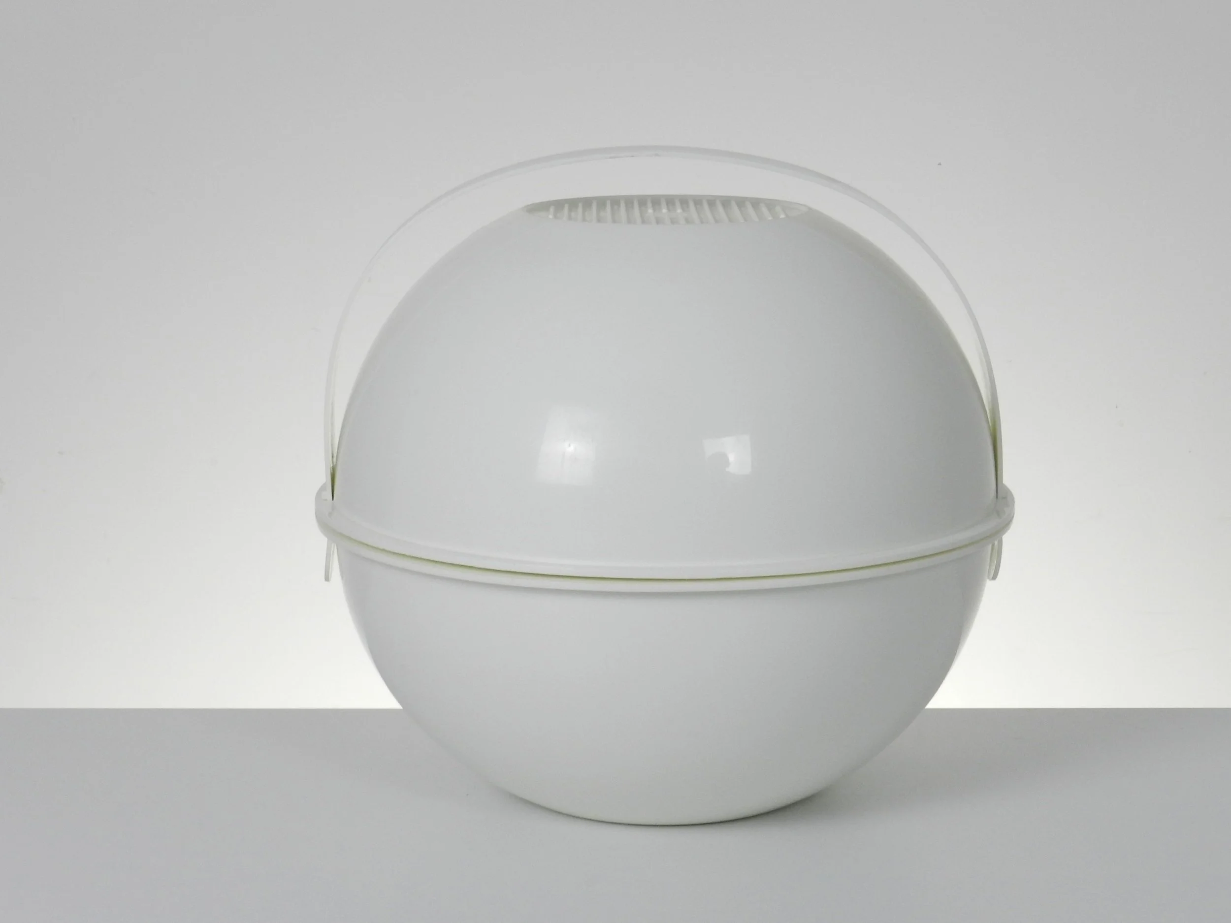 Space age vintage plastic picnic ball designed by Carlo Vigino for Guzzini.  Italy, 1970s