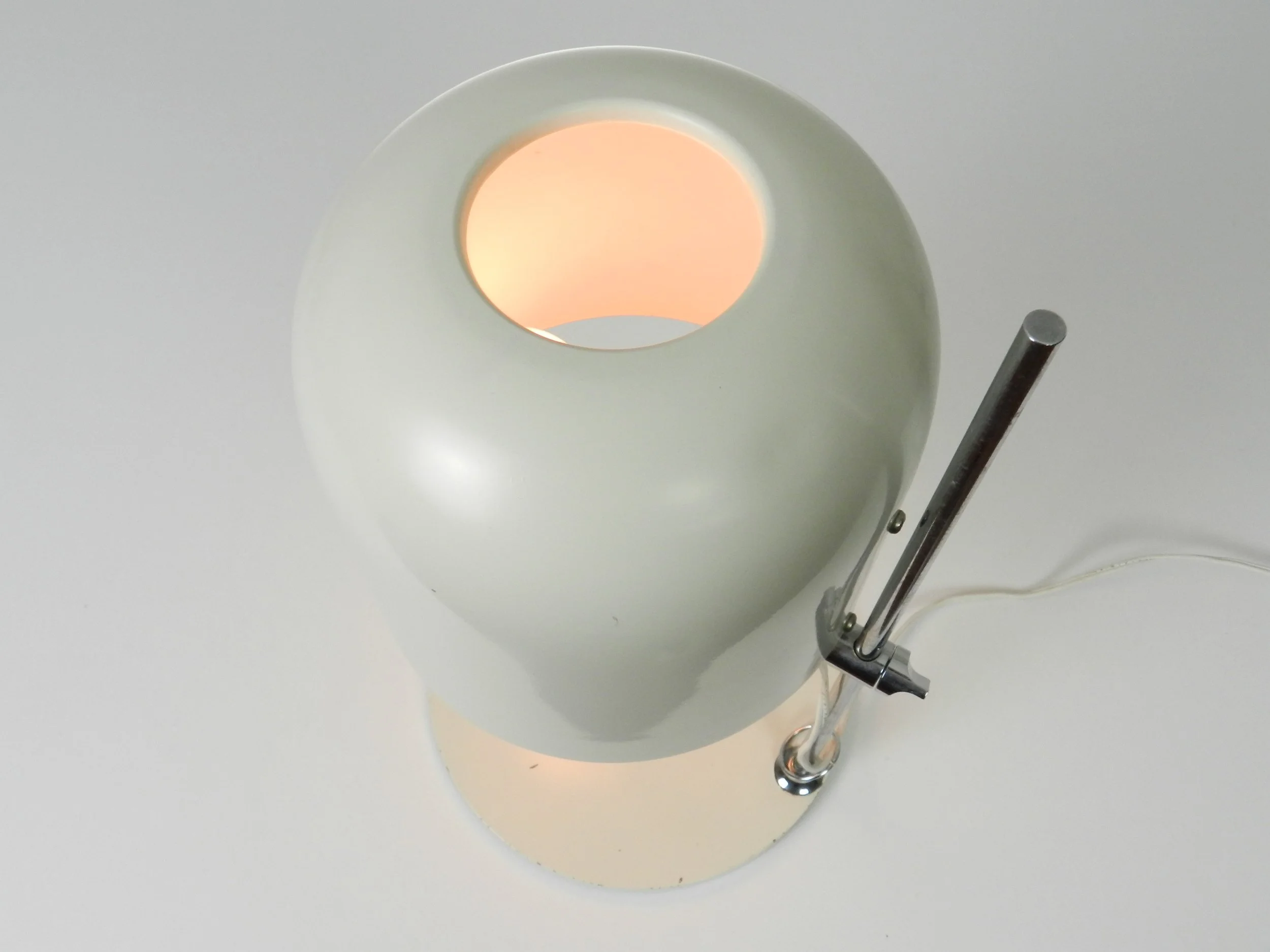 Adjustable ‘Cromado’ table lamp designed by Andre Ricard for Metalarte. Chromed steel and lacquered metal.  Spain, 1960s.