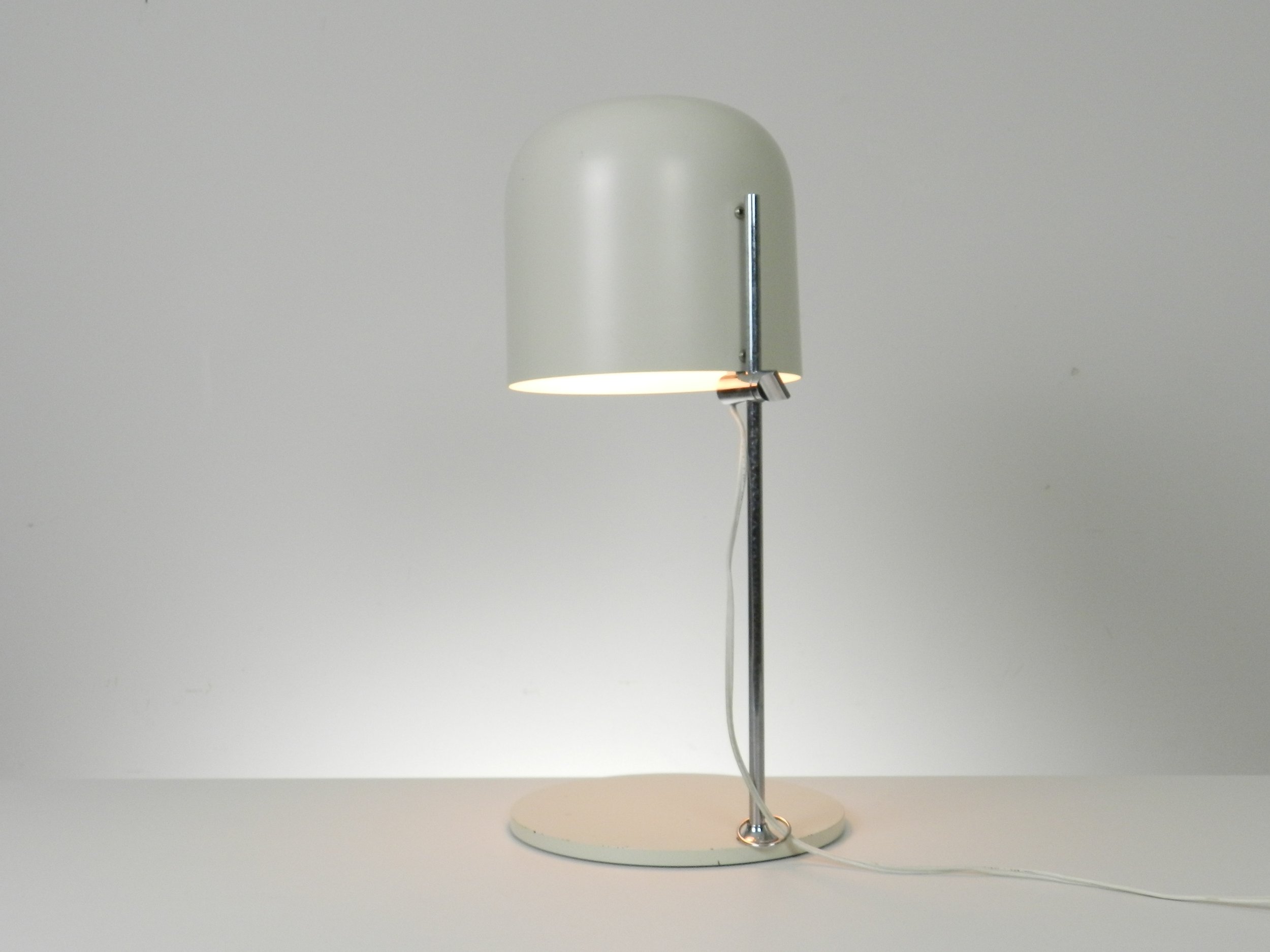 Adjustable ‘Cromado’ table lamp designed by Andre Ricard for Metalarte. Chromed steel and lacquered metal.  Spain, 1960s.