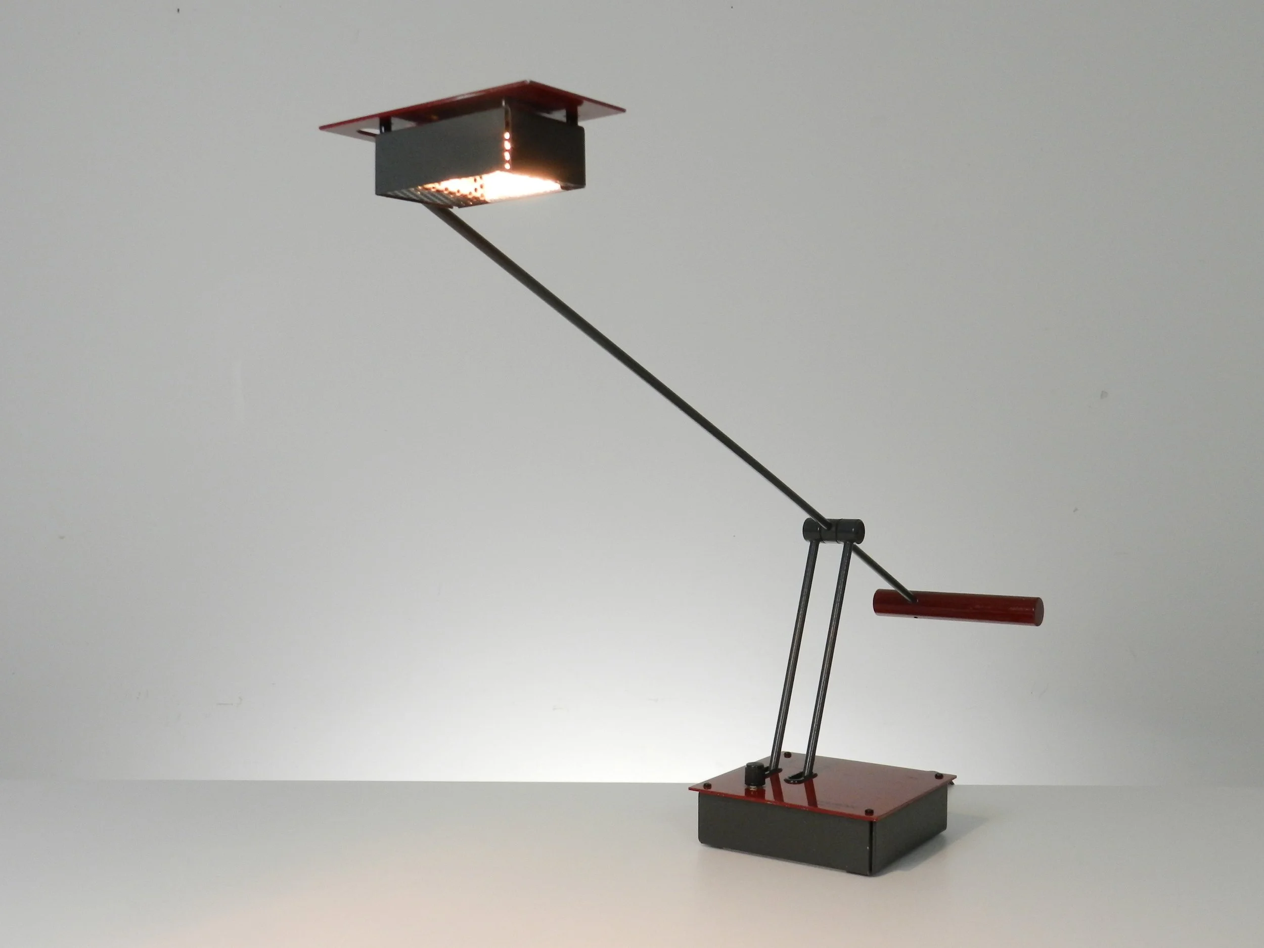 Post modern 'Samurai' adjustable desk lamp designed Shigeaki