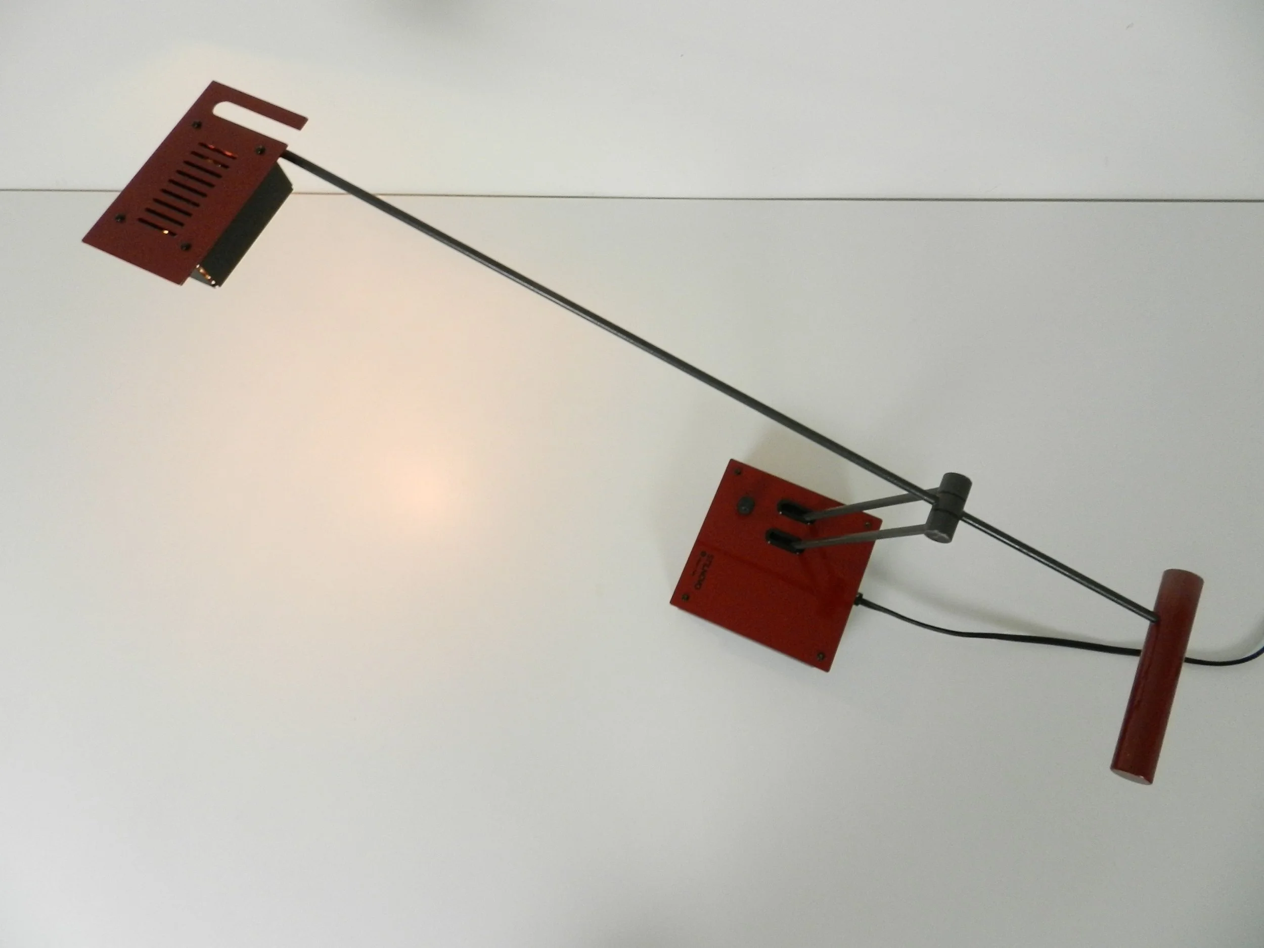 Post modern ‘Samurai’ adjustable desk lamp designed Shigeaki Asahara for Stilnovo.  Italy, 1980s.