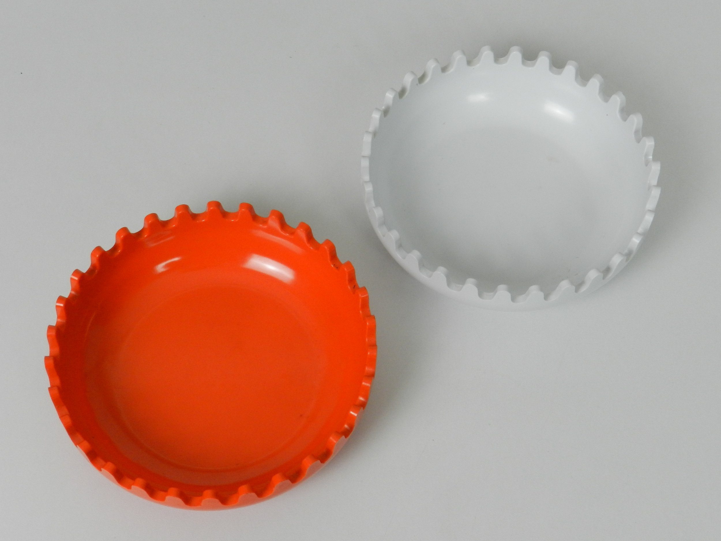 Vintage melamine ‘Clam’ container/ashtrays designed by Alan Fletcher for Pentagram.  Italy, 1972