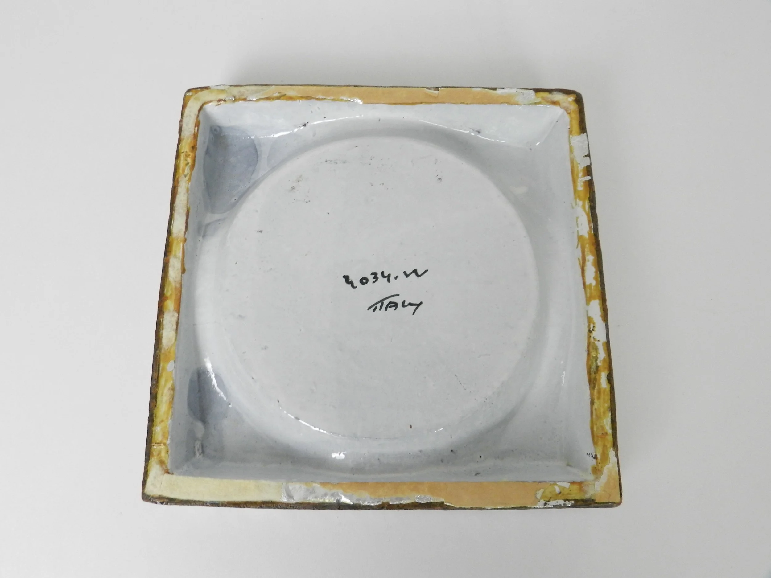 Ceramic shallow bowl designed by Aldo Londo for Bitossi.  Italy, 1960s.