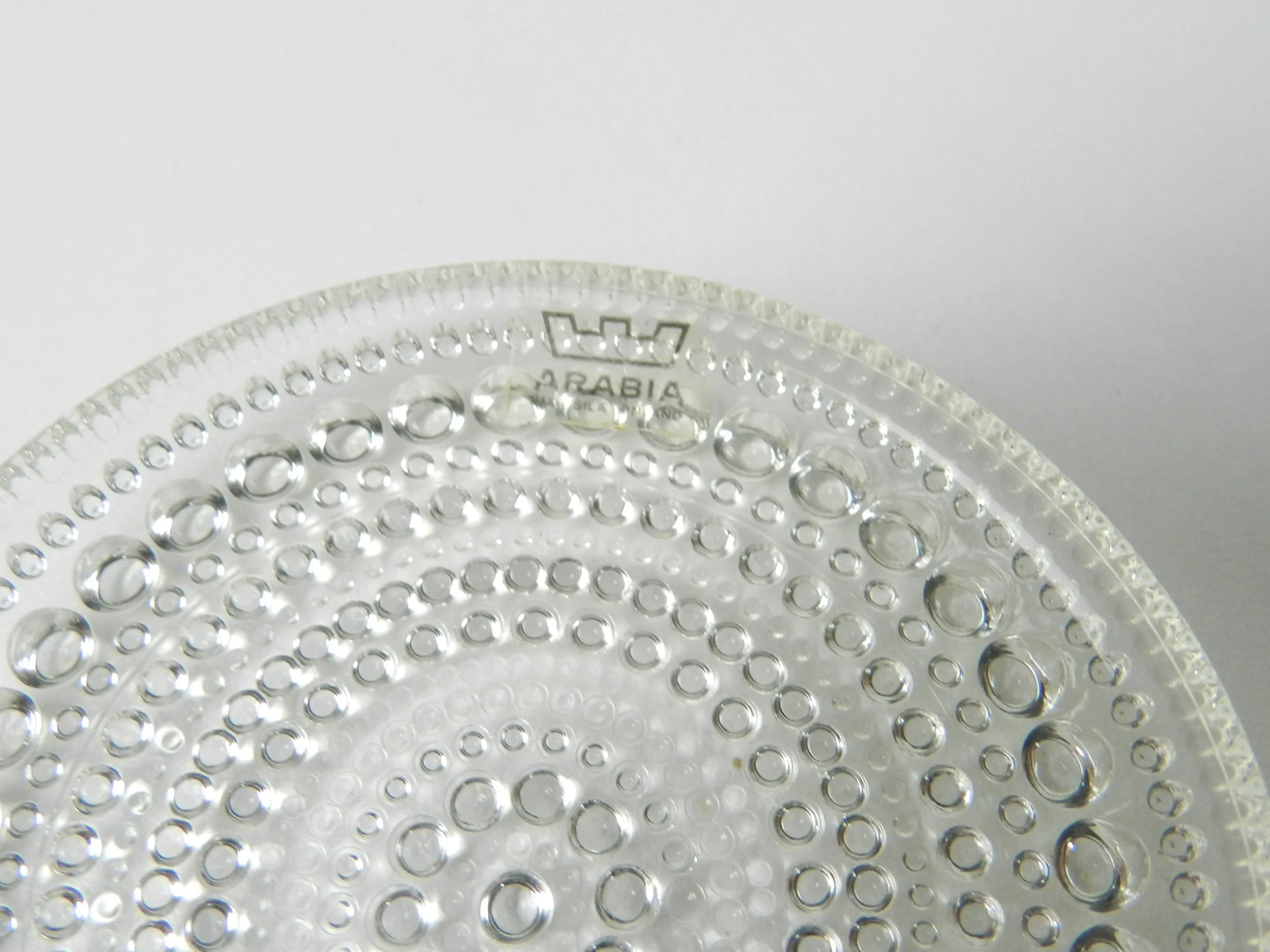 Set of 6 Kastehlmi glass coasters designed by Oiva Toikka for Nuutajarvi/Arabia.  Finland, 1960s.