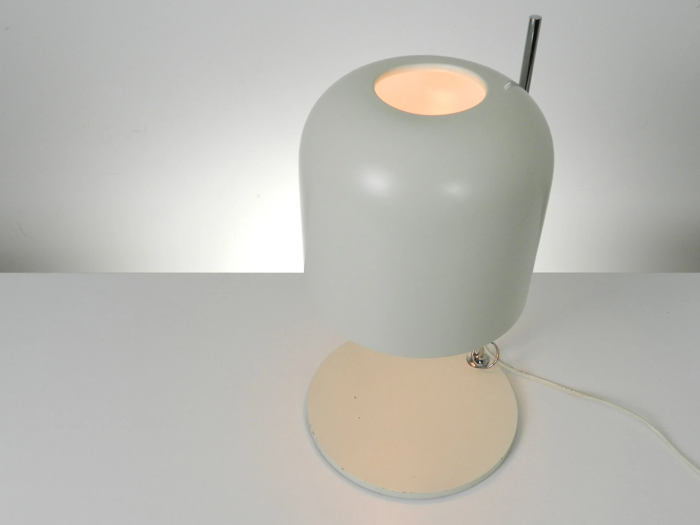 DSAdjustable ‘Cromado’ table lamp designed by Andre Ricard for Metalarte. Chromed steel and lacquered metal.  Spain, 1960s.