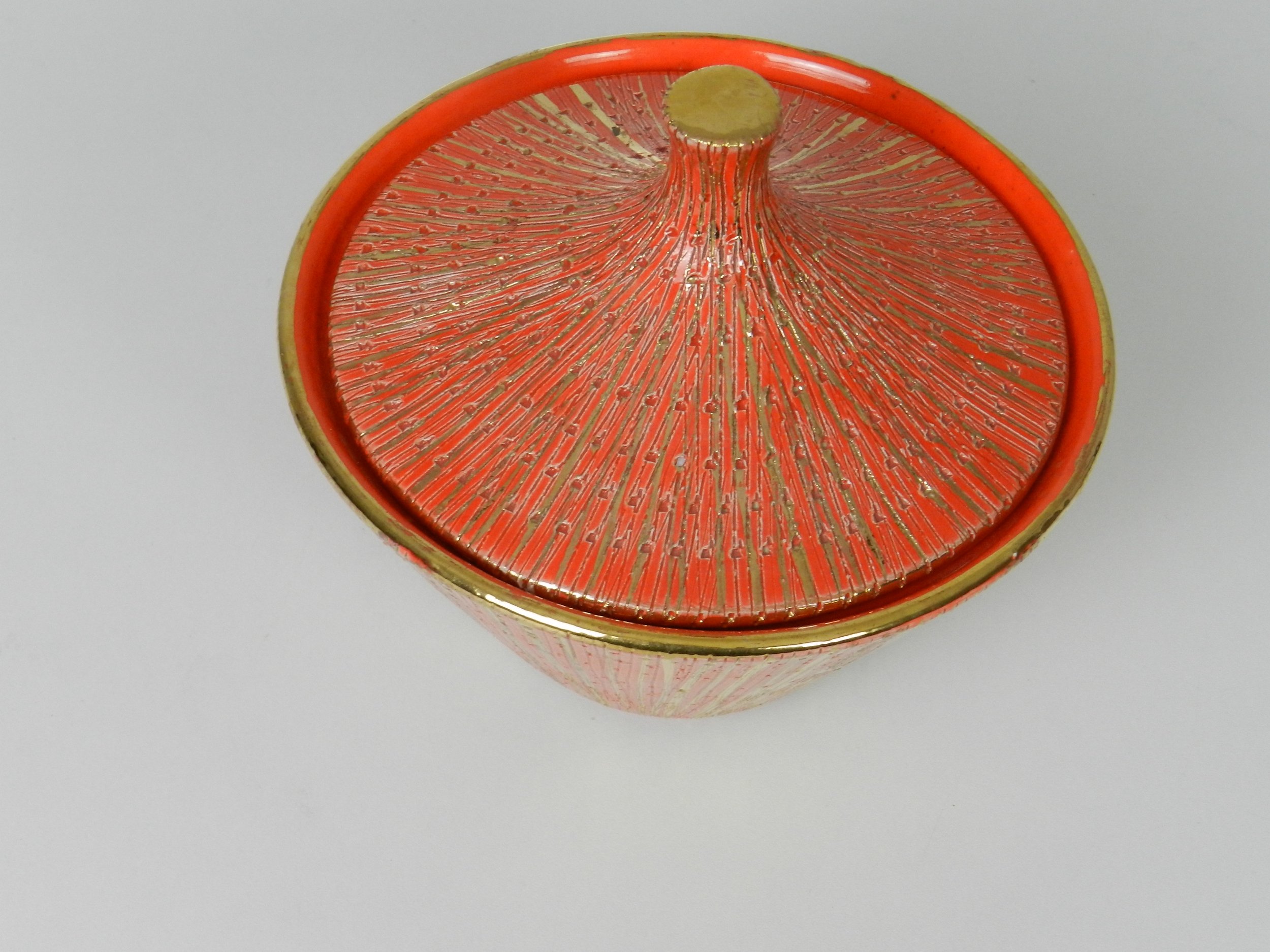 Ceramic ‘Seta’ covered bowl designed by Aldo Londi for Bitossi.  Italy, 1960s.