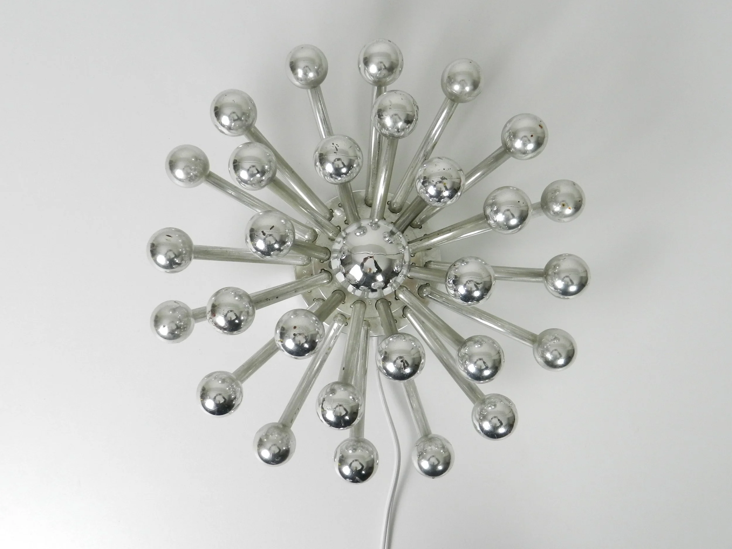 Vintage Pistillino (Pistillo) wall lamp designed by Studio Tetrarch for Valenti Luce.  Italy, 1960s.