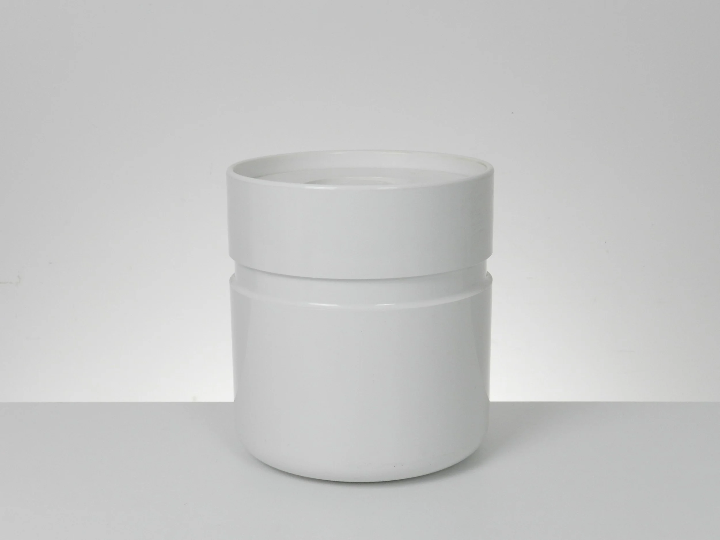 Modernist ice bucket in ABS plastic designed by Sergio Asti for Heller.  Italy, 1970s.