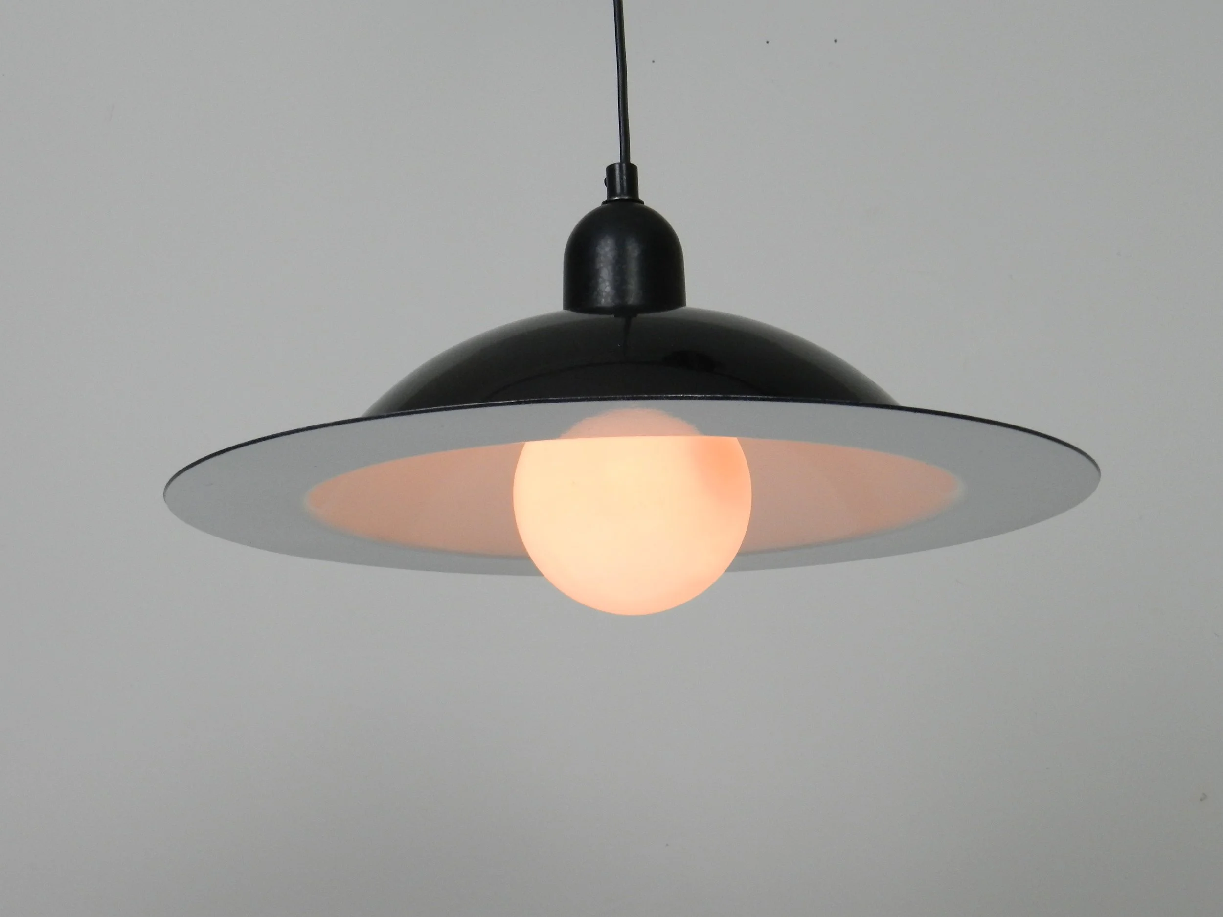 DEnameled Lampiatta metal pendant lamp designed by Jonathan de Pas, Donato d’Urbino and Paolo Lomazzi for Stilnovo.  Italy, 1970s.