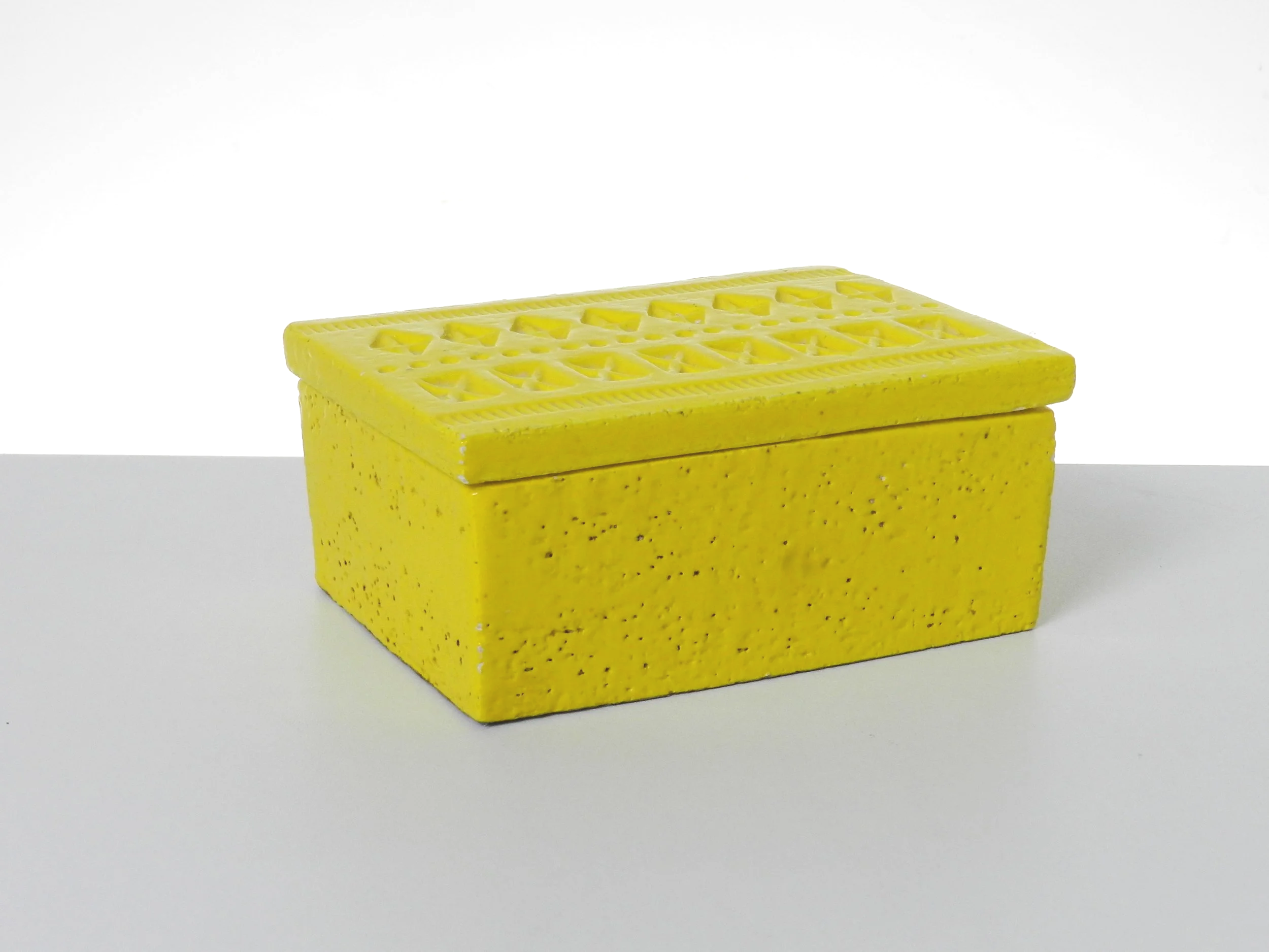 Ceramic box by Aldo Londo for Bitossi.  Italy, 1960s.