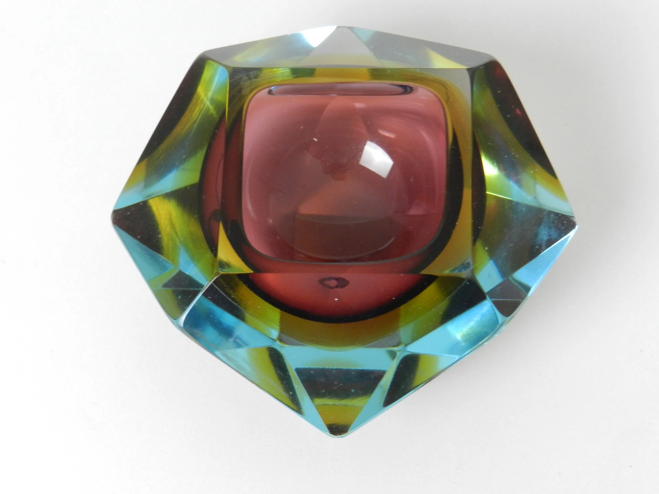 Murano glass Sommerso bowl designed by Alessandro Mandruzzato.  Italy, 1970s.